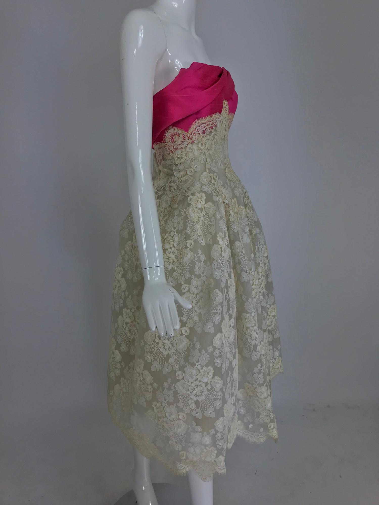 Hattie Carnegie Custom cream guipure lace pink silk strapless dress, 1950s In Excellent Condition In West Palm Beach, FL
