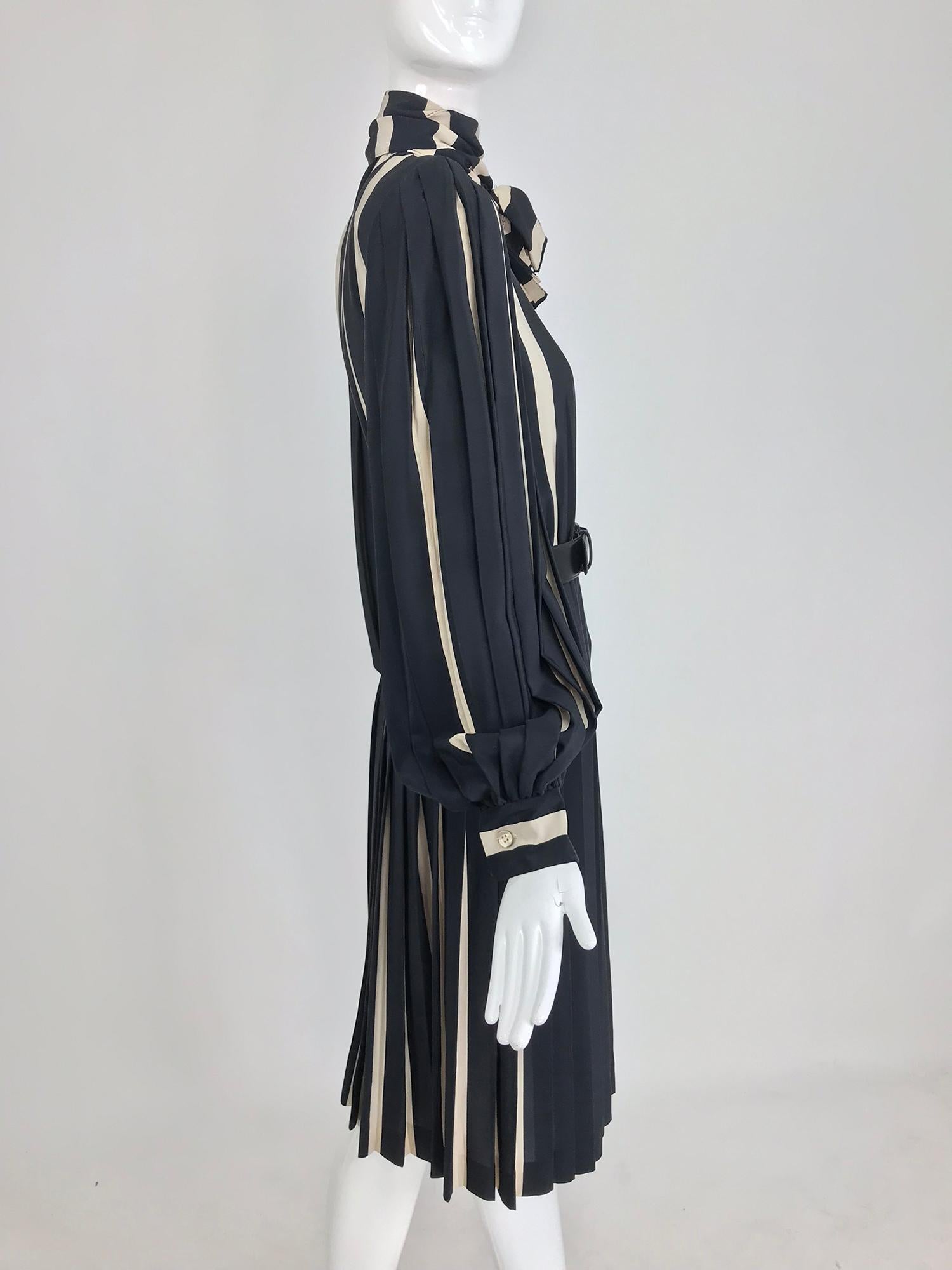 Bill Blass pleated silk black and tan stripe dress 1970s In Excellent Condition In West Palm Beach, FL