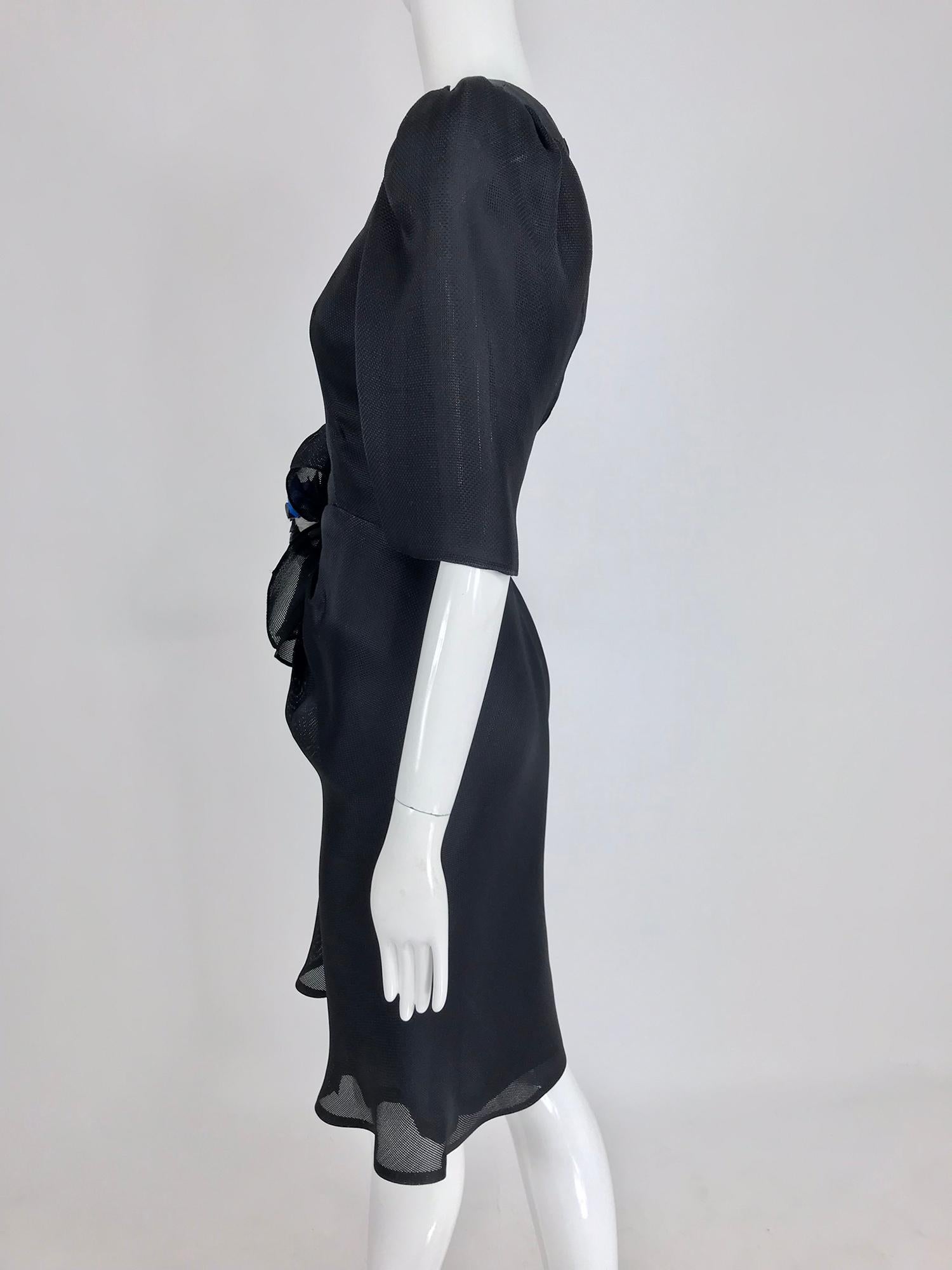 Givency - Robe en soie texturée noire avec nœud sur les hanches, années 1990 en vente 7