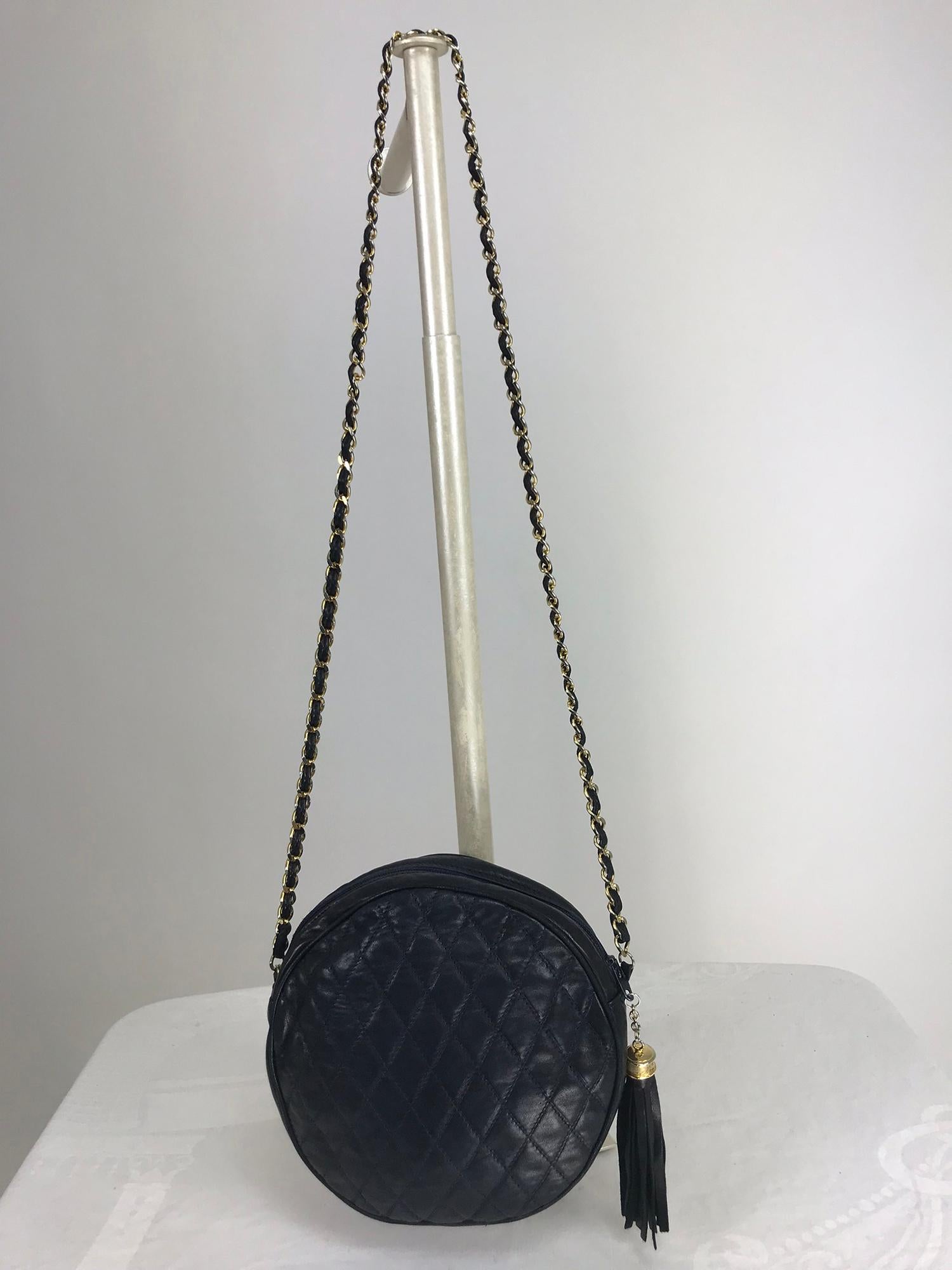 SISO Italy Navy Lambskin quilted leather round shoulder bag 1980s In Good Condition In West Palm Beach, FL