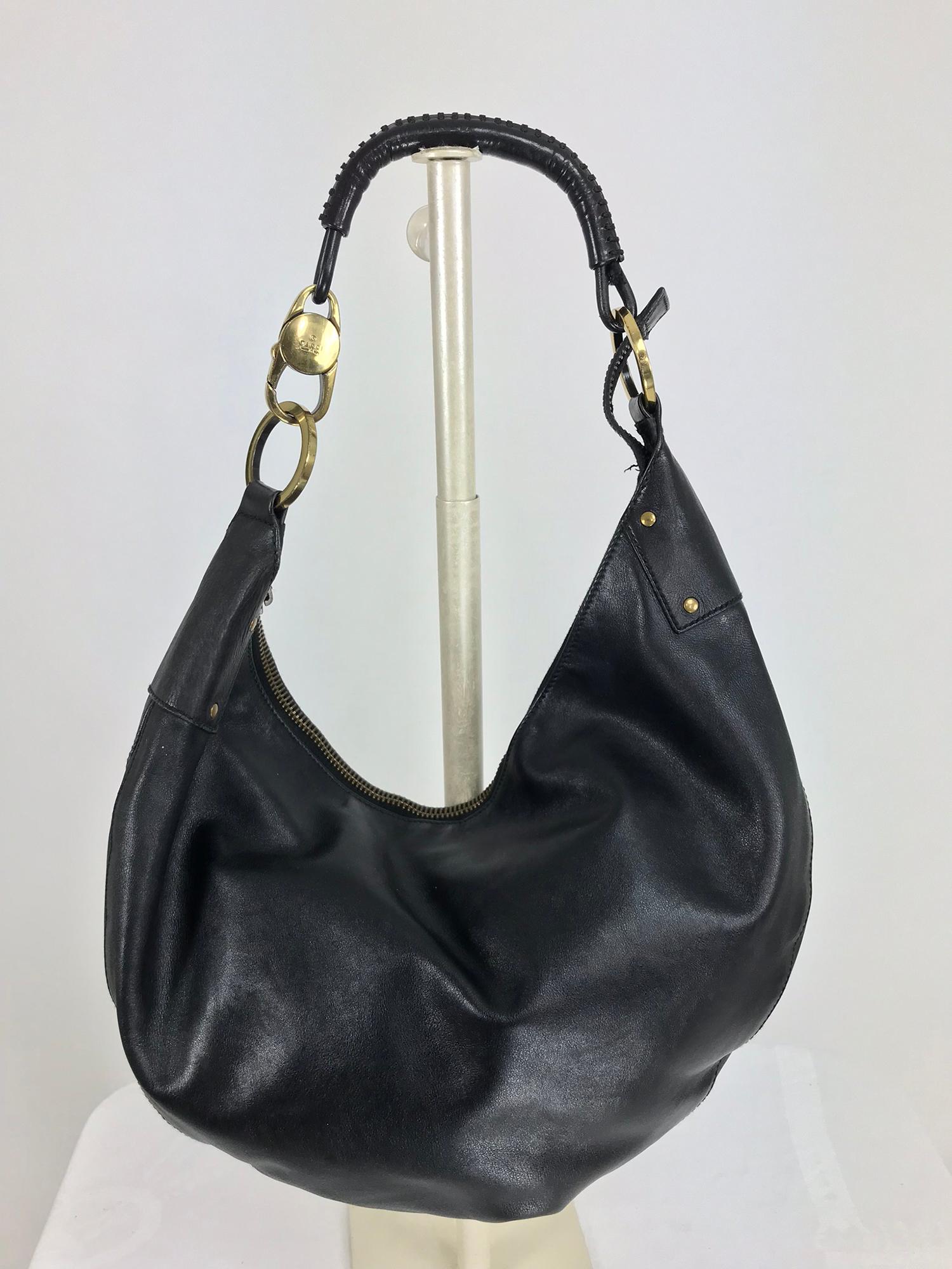Gucci Black Leather shoulder bag with gold hardware In Excellent Condition In West Palm Beach, FL