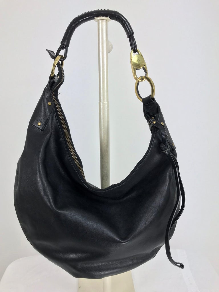 Gucci Black Leather shoulder bag with gold hardware For Sale at 1stdibs