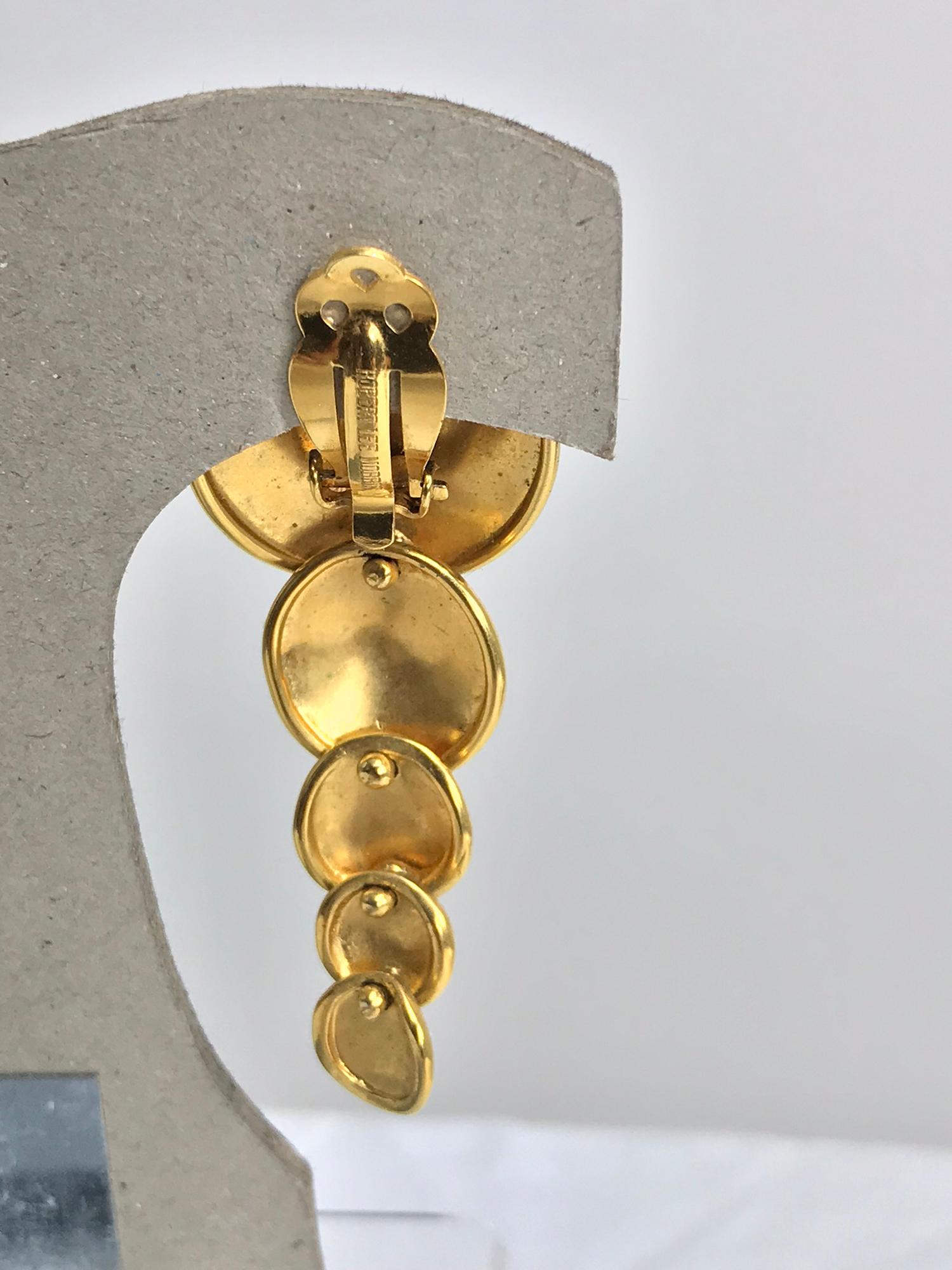 Robert Lee Morris Articulated matte gold earrings 1980s In Excellent Condition In West Palm Beach, FL