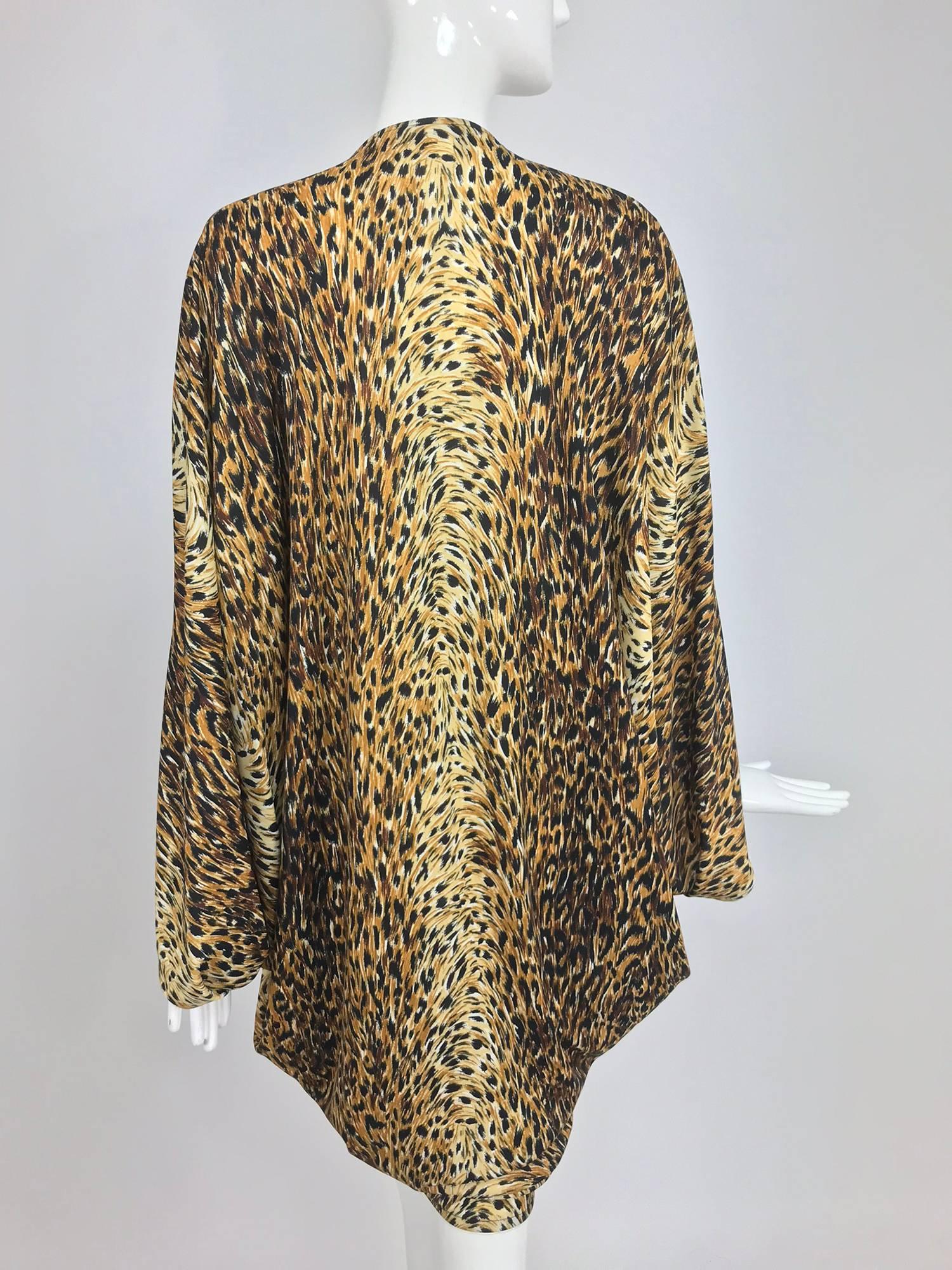 Norma Kamali OMO leopard print cocoon jacket 1980s In Excellent Condition For Sale In West Palm Beach, FL