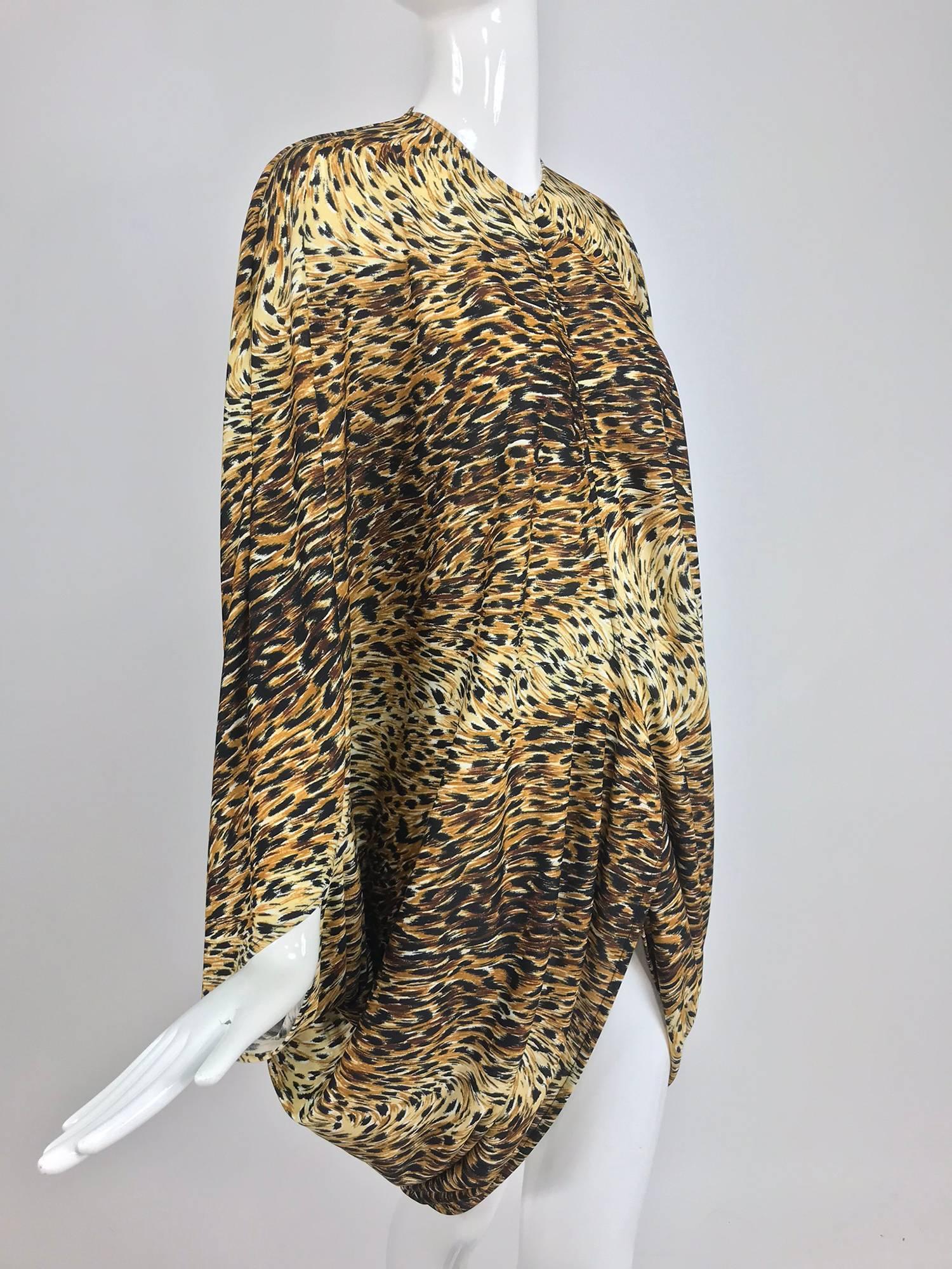 Norma Kamali - Veste cocon imprimé léopard OMO, années 1980 en vente 9