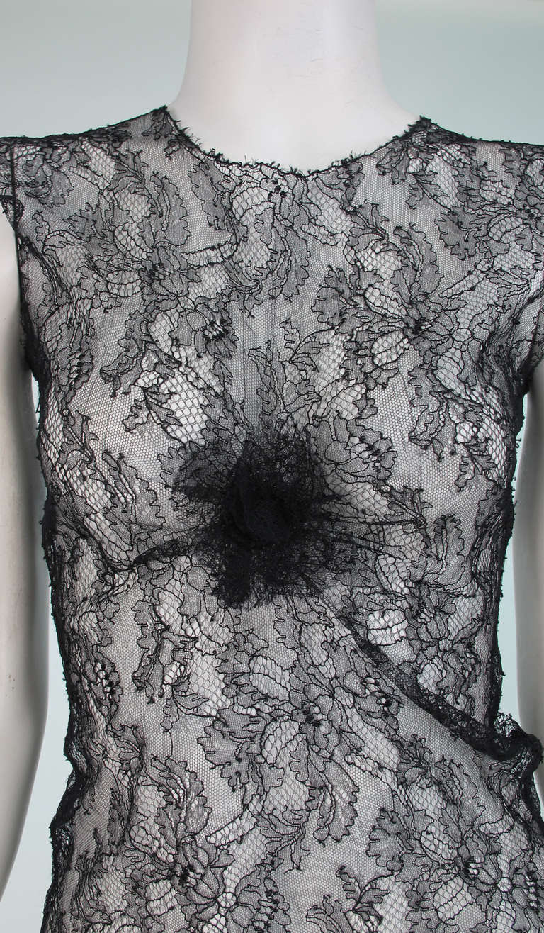 Chanel black Chantilly lace sleeveless top 2004A In Good Condition For Sale In West Palm Beach, FL