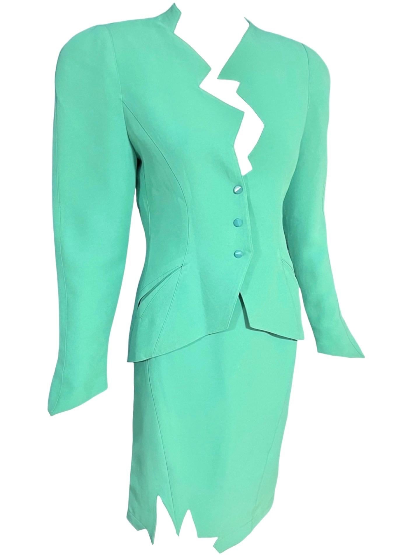 F/W 1988 Thierry Mugler Green Iconic Runway Documented Les Infernales Suit In Excellent Condition In Concord, NC