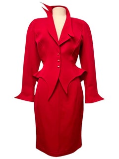 Tailleur jupe emblématique Les Infernales rouge flamboyant Thierry Mugler, A/H 1988