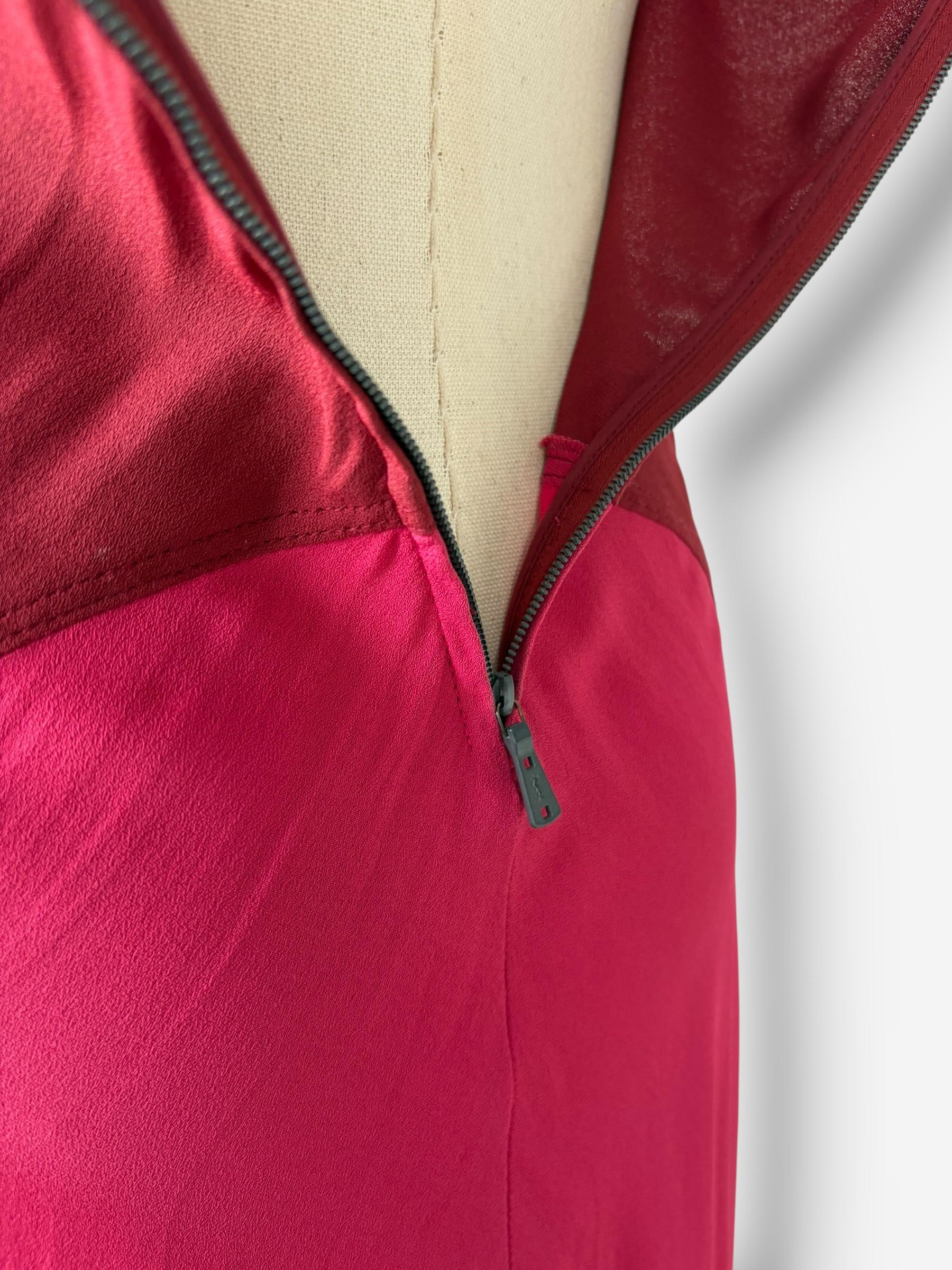 Robe asymétrique Yves Saint Laurent by Tom Ford, 2004 Printemps / Été Bon état - En vente à CAPELLE AAN DEN IJSSEL, ZH