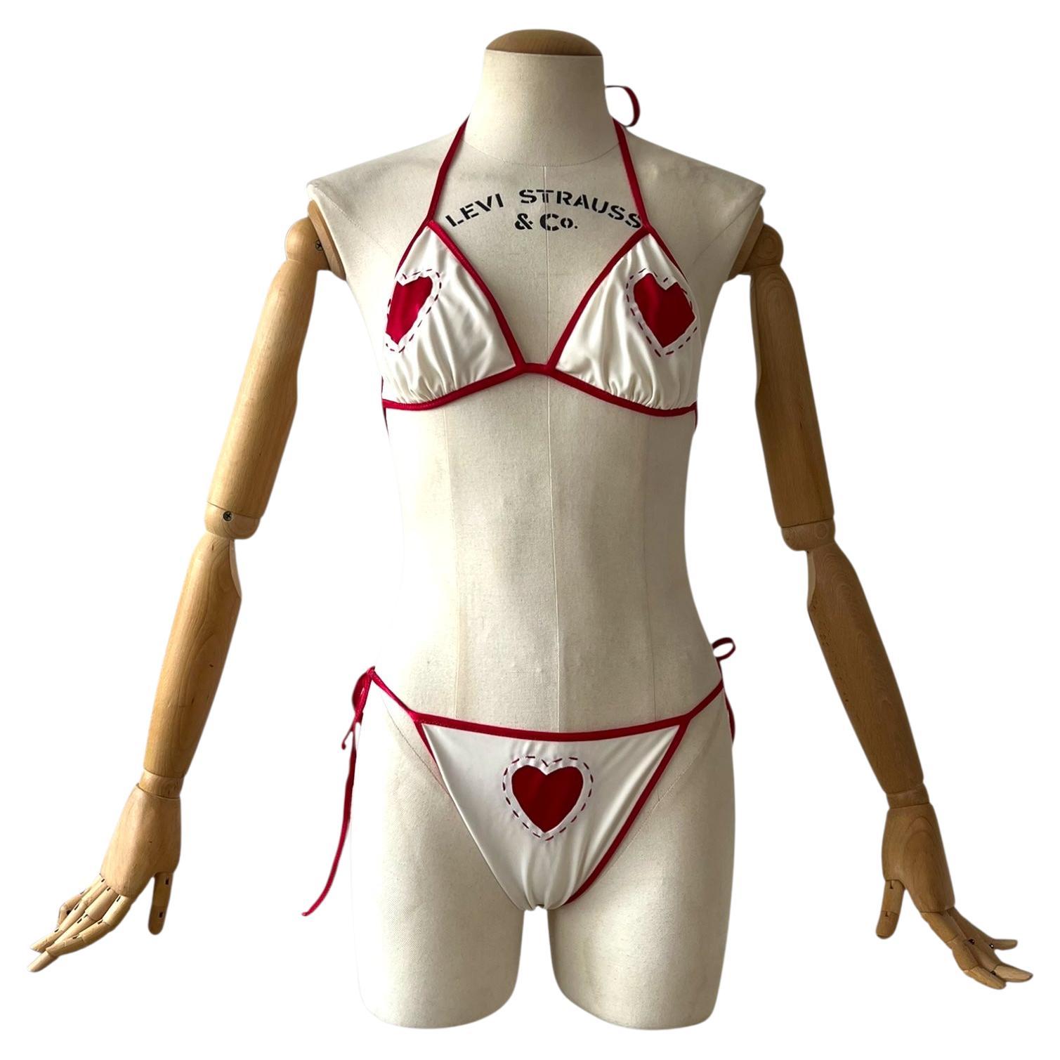 Conjunto de bikini Moschino Corazón, circa 2001 en venta