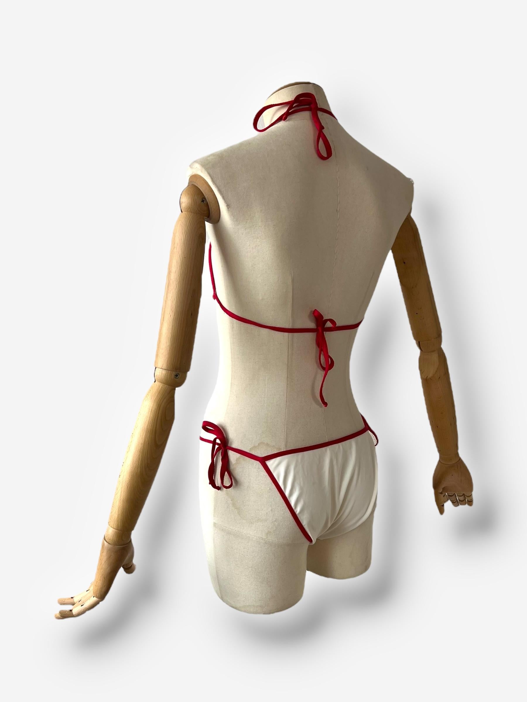 Conjunto de bikini Moschino Corazón, circa 2001 en venta 4