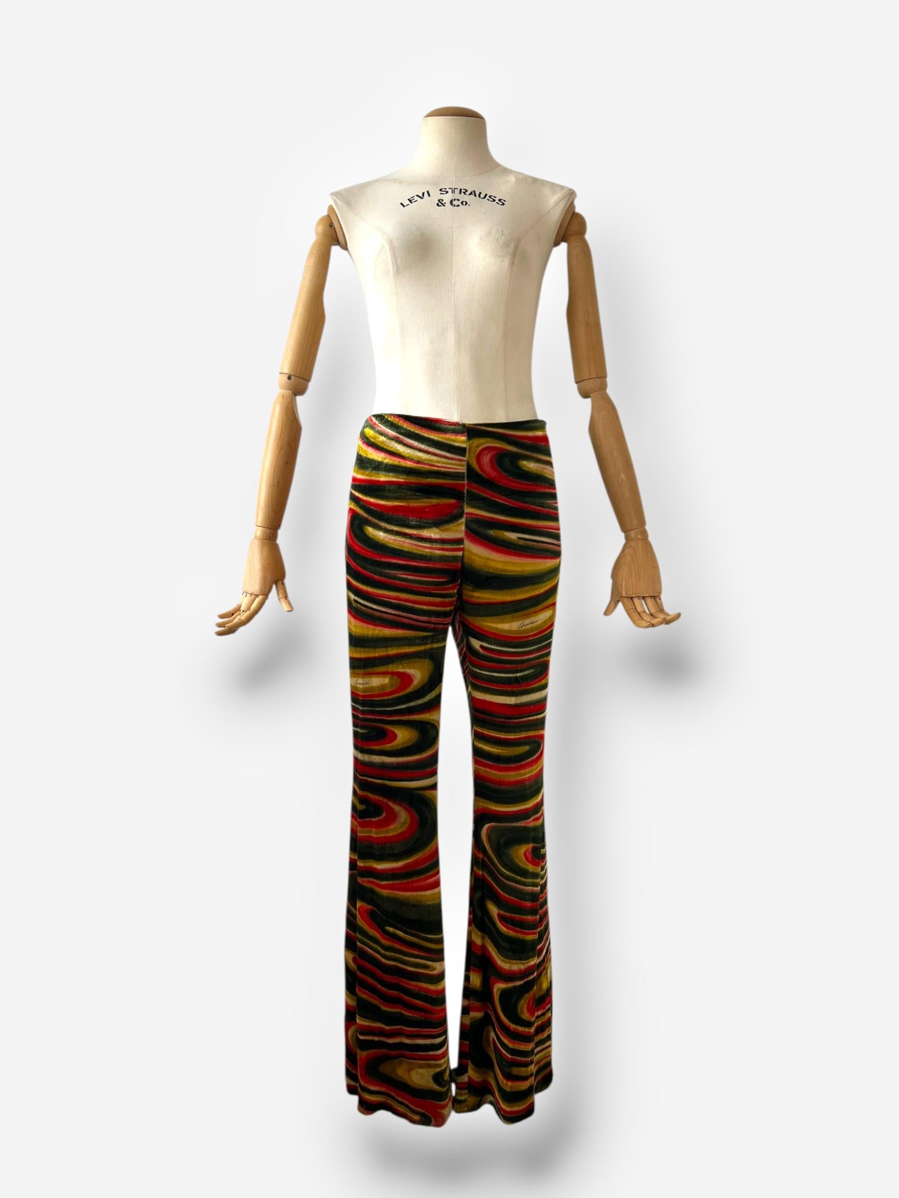 Noir Gucci by Tom Ford 1999 F/W Runway Pantalon en velours imprimé tourbillon en vente