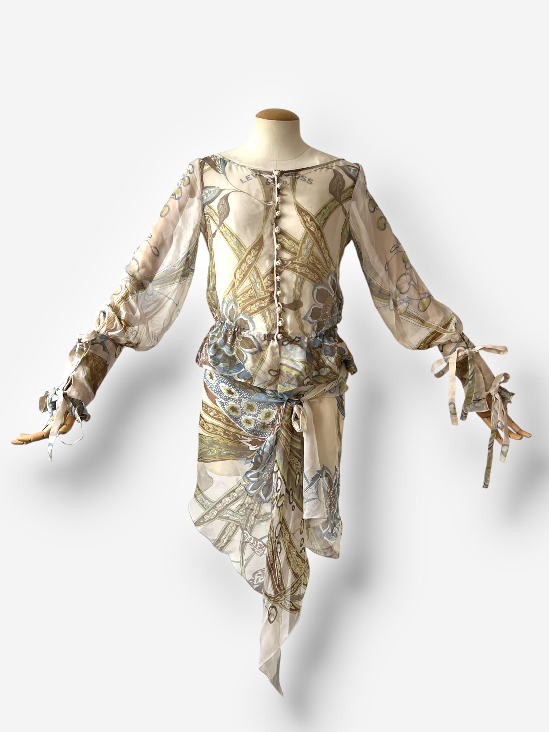 Marron Ensemble top et foulard en soie imprimée Valentino, circa early 2000s (c. 2003) en vente