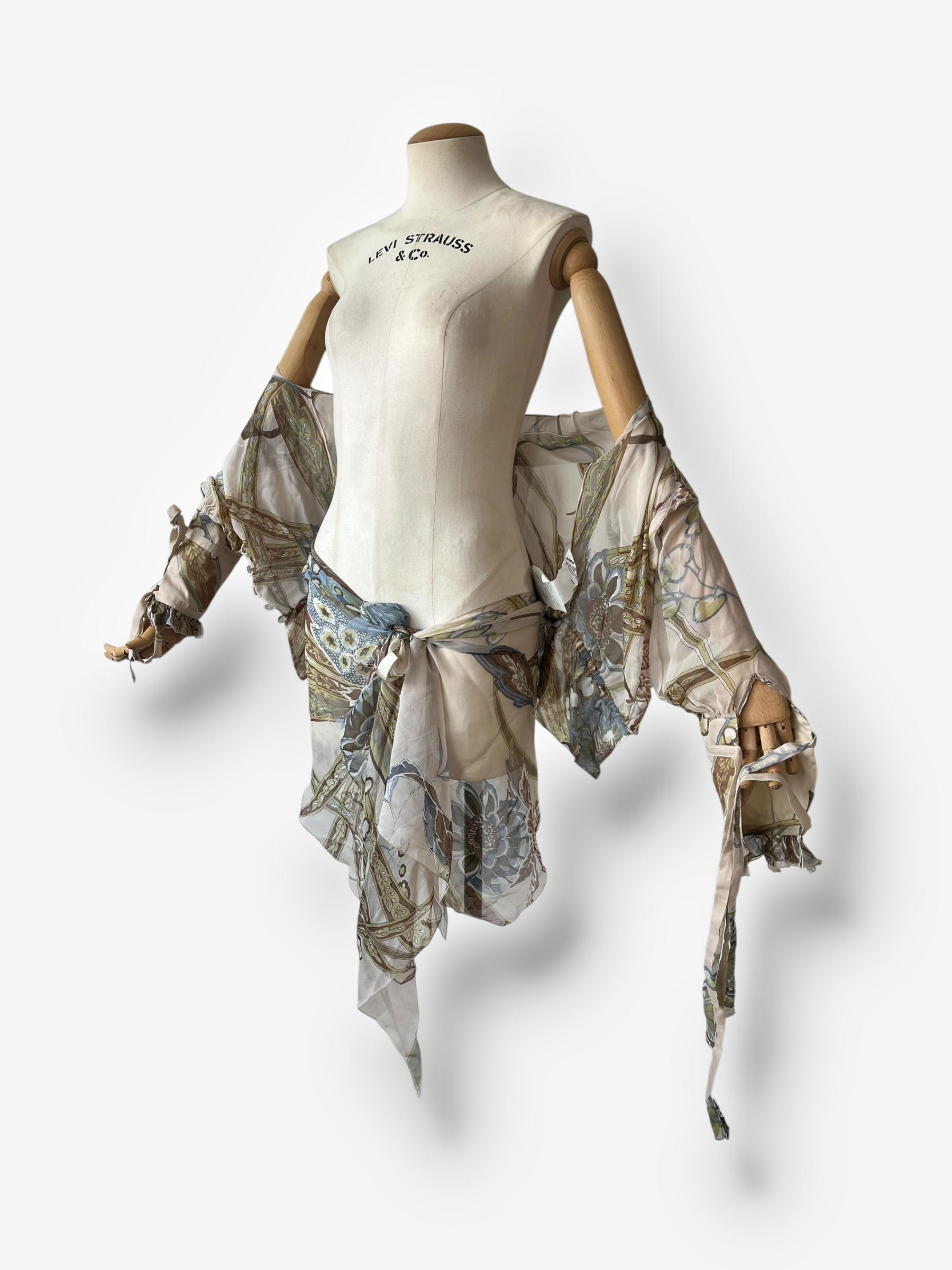 Ensemble top et foulard en soie imprimée Valentino, circa early 2000s (c. 2003) en vente 6
