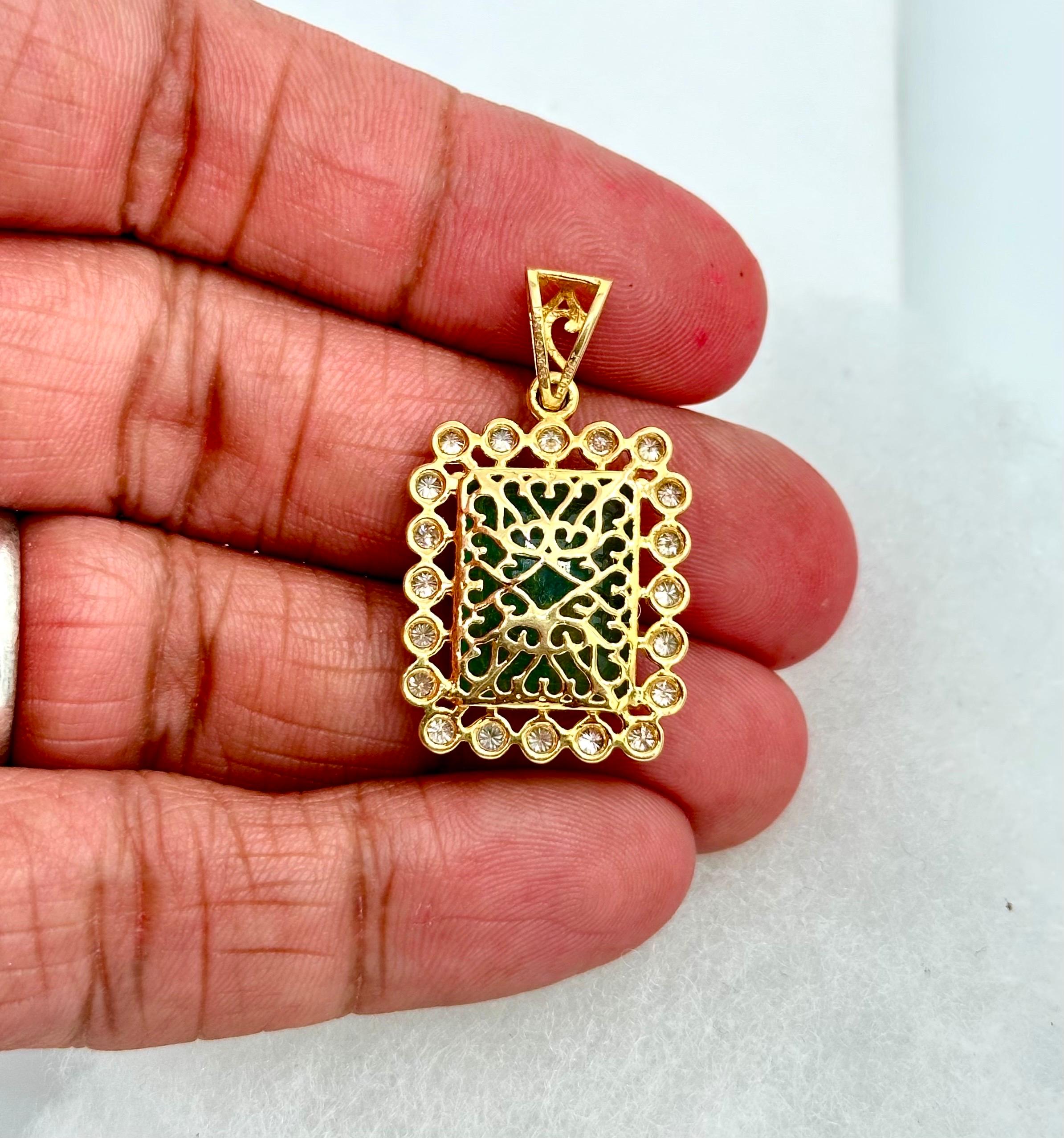Women's or Men's IGI Certified Natural Diamond Emerald Pendant Hallmark 18K Gold Emerald Pendant For Sale