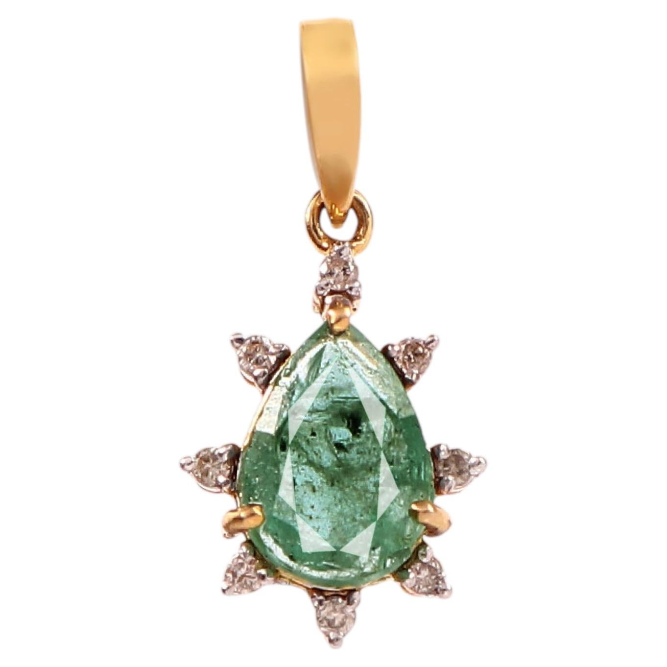 IGI Certified Natural Diamond 1.50Ctw Emerald Pendant Hallmark 18K Gold Pendant For Sale