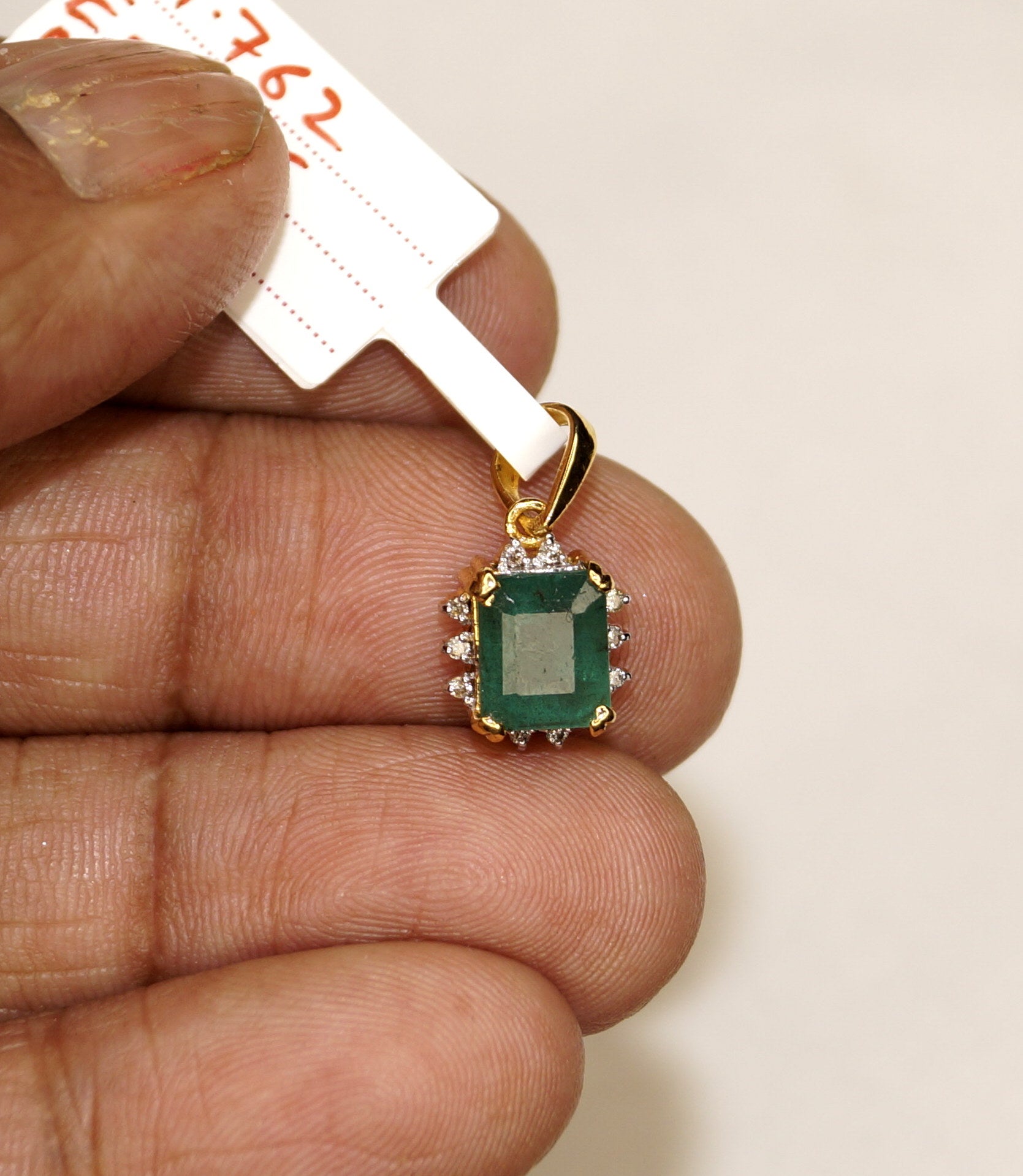 IGI Certified Diamond Natural 2.35Ctw Emerald Pendant Hallmark 18K Gold Pendant For Sale
