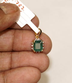 IGI Certified Diamond Natural 2.35Ctw Emerald Pendant Hallmark 18K Gold Pendant