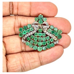 Antiguo colgante de oro macizo de 9k con esmeralda natural en forma de arco de diamante único en su especie