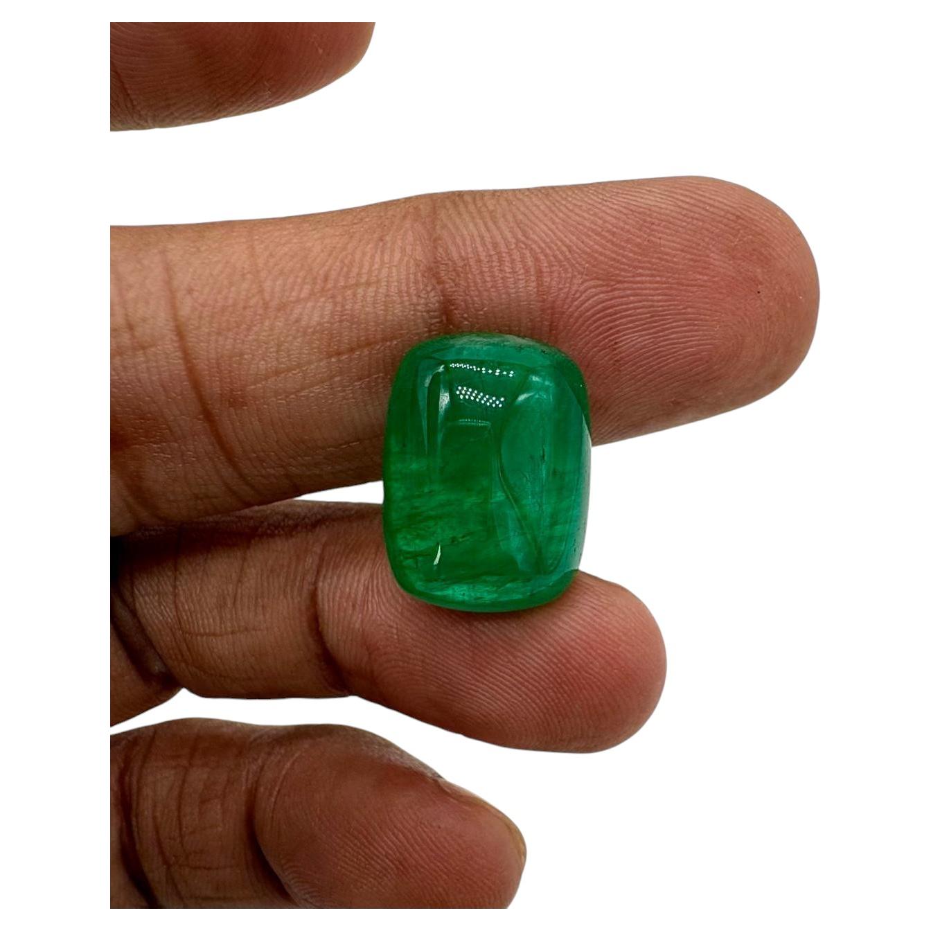 Émeraude verte colombienne de 17,16 carats, certifiée naturelle, taille « sugar cut », en cabochon en vente