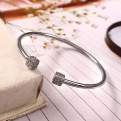 Designer-Armband im Handfessel-Stil aus oxidiertem Silber mit echten Diamanten im Pave-Setting