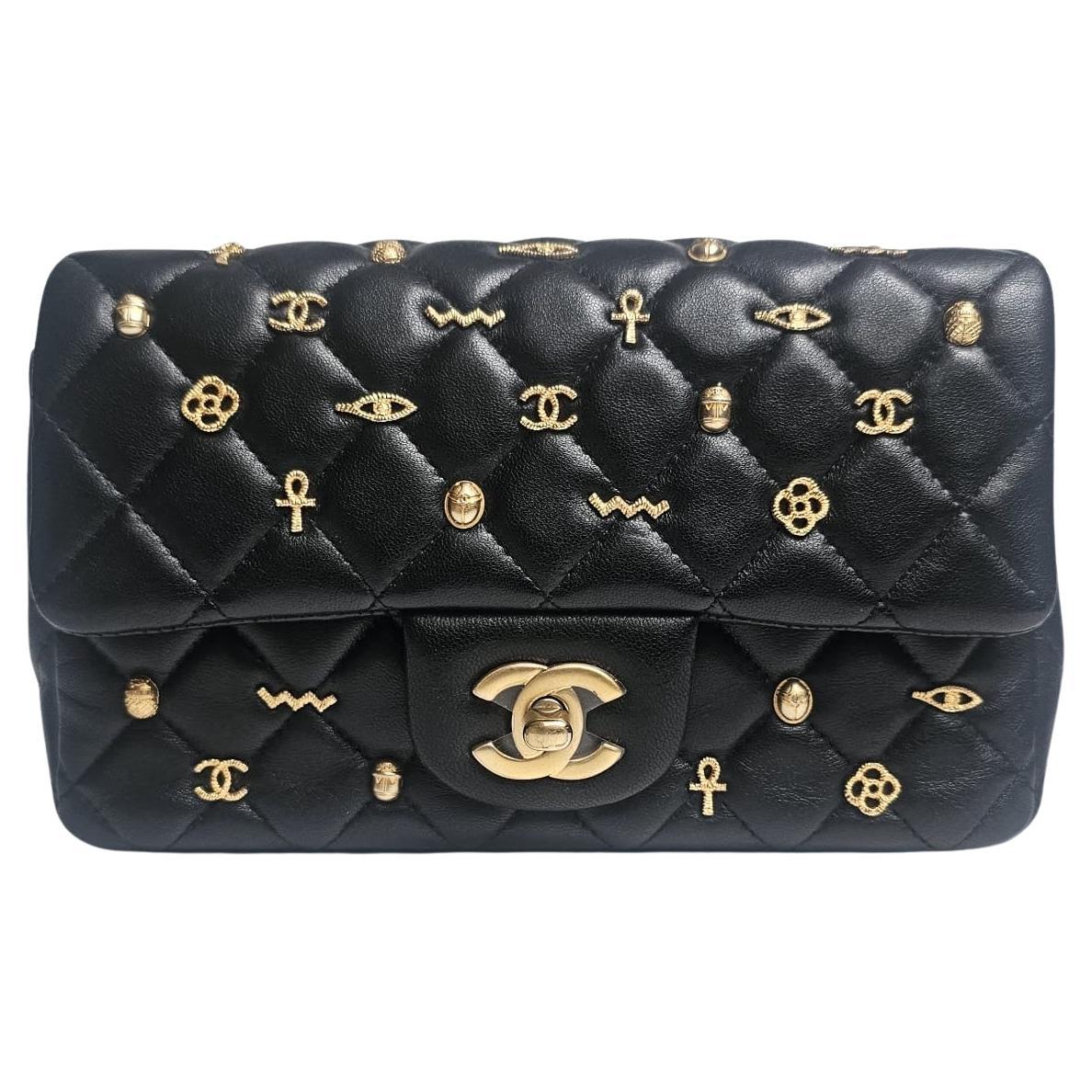 Chanel - Mini sac classique à rabat en cuir d'agneau noir - Amulette d'Égypte
