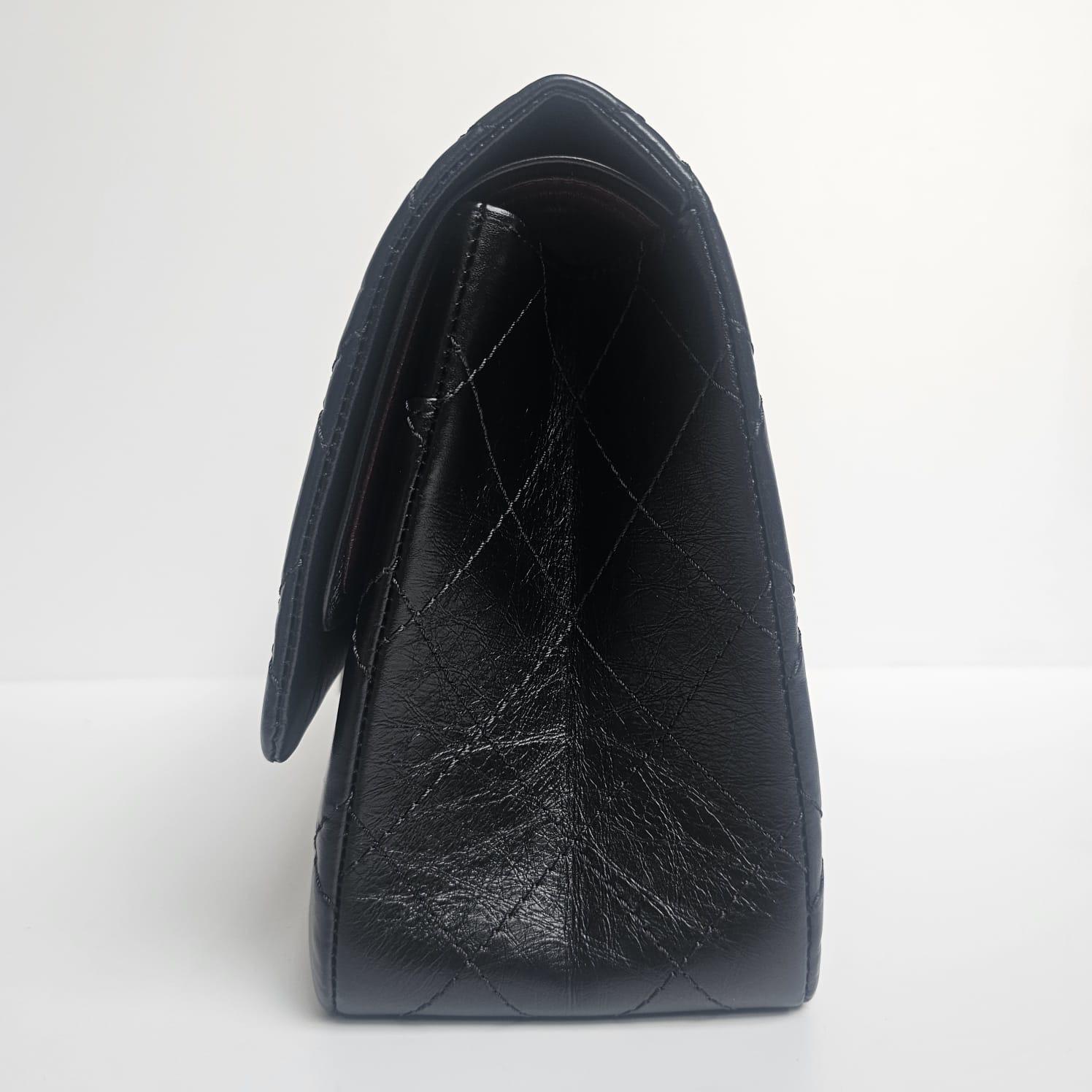 Chanel - Sac à rabat Reissue 227 en cuir de veau froissé noir en vente 8