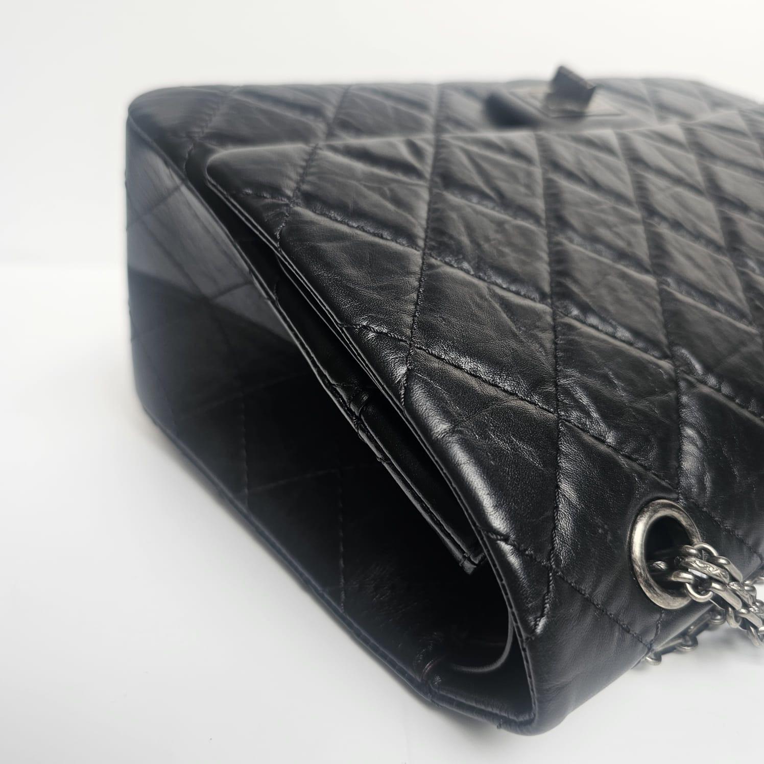 Chanel - Sac à rabat Reissue 227 en cuir de veau froissé noir en vente 6