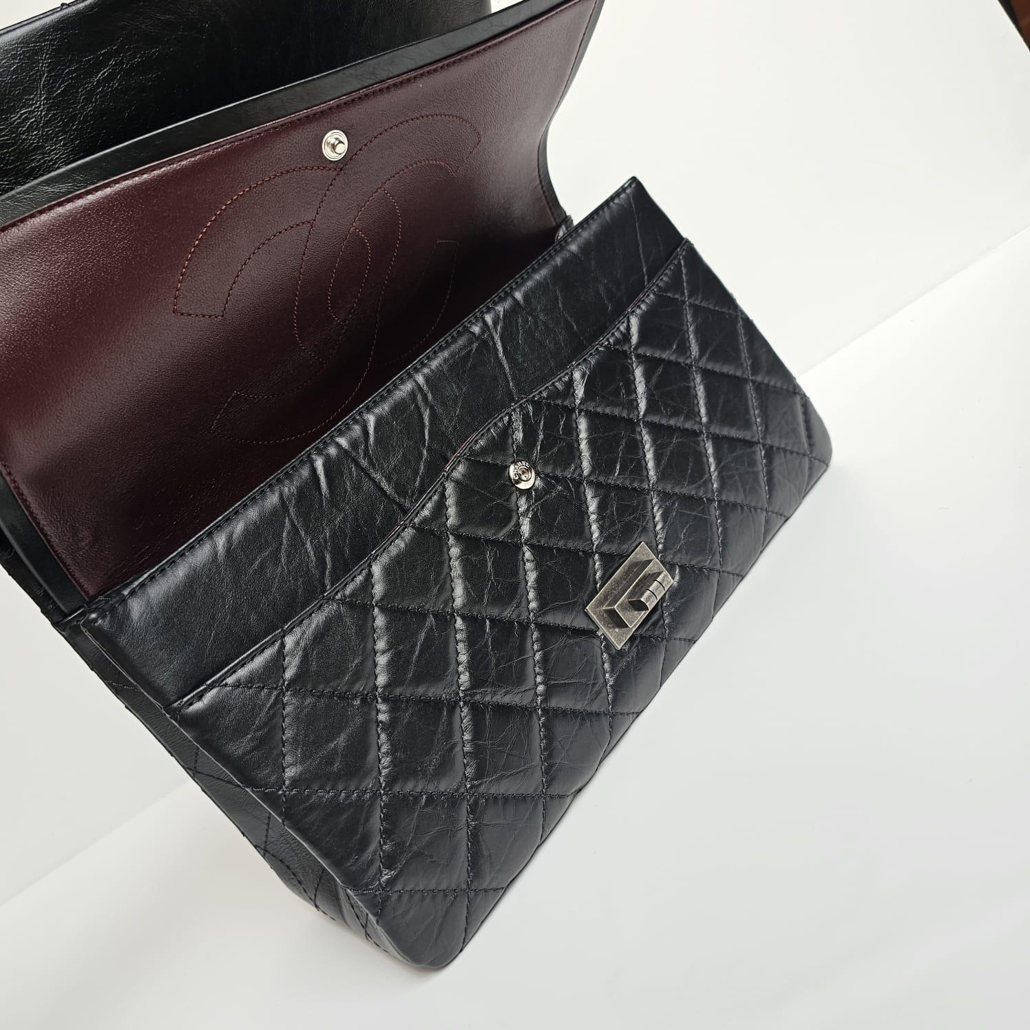 Chanel - Sac à rabat Reissue 227 en cuir de veau froissé noir en vente 4
