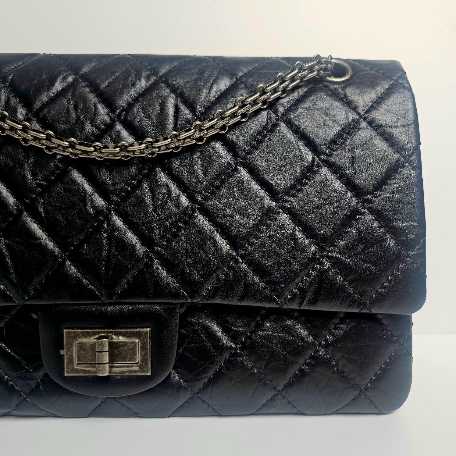 Chanel - Sac à rabat Reissue 227 en cuir de veau froissé noir en vente 3