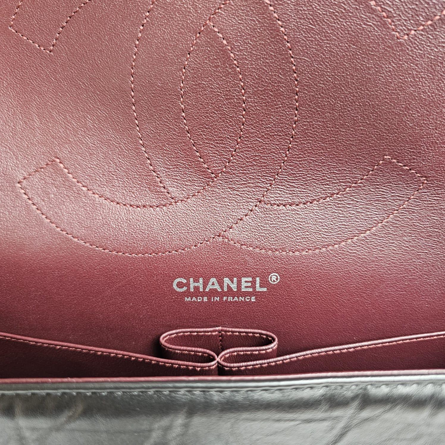 Chanel - Sac à rabat Reissue 227 en cuir de veau froissé noir en vente 5