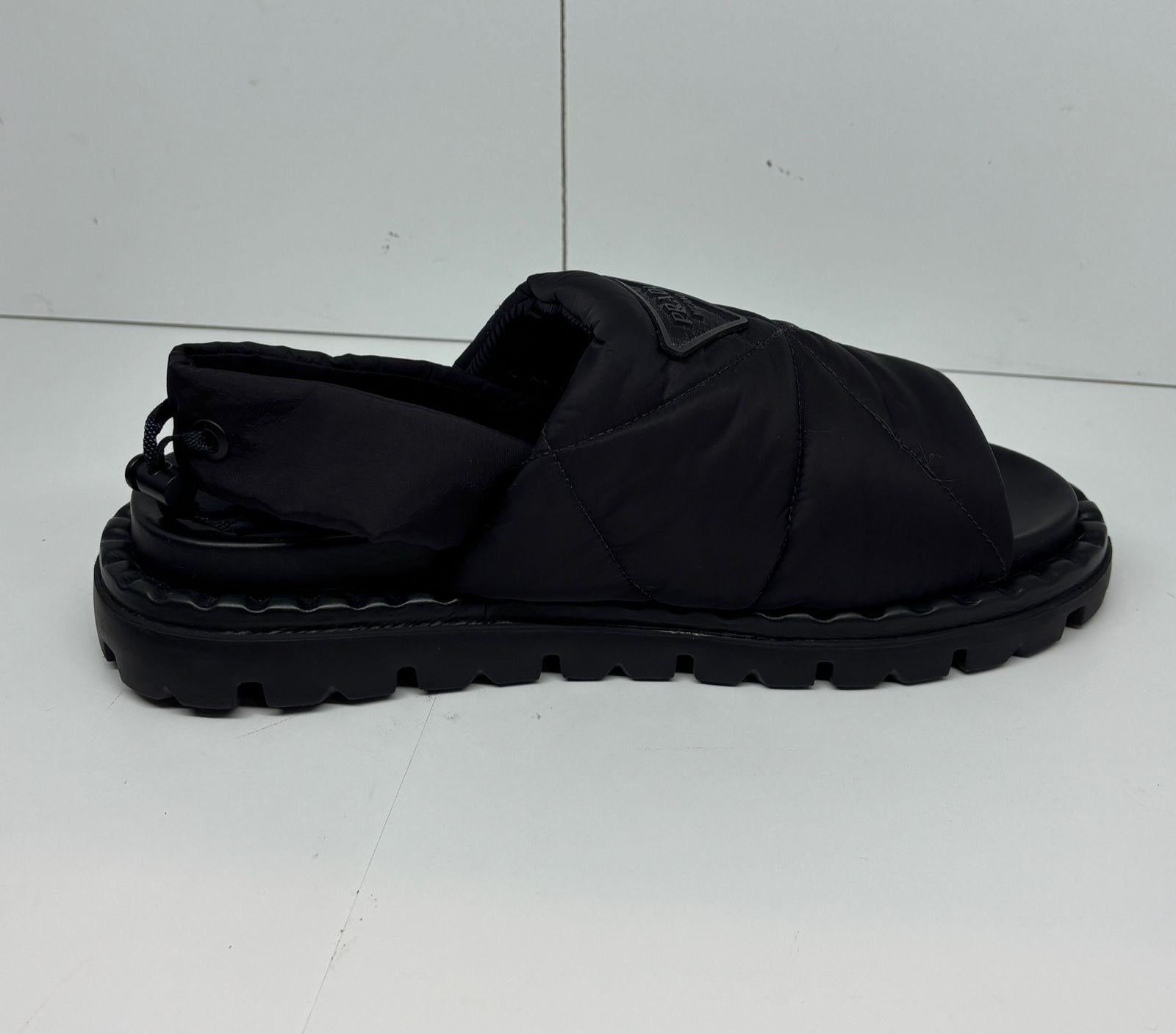 Prada Sandalias Triangle Logo Puffer Slingback Negras en venta 2