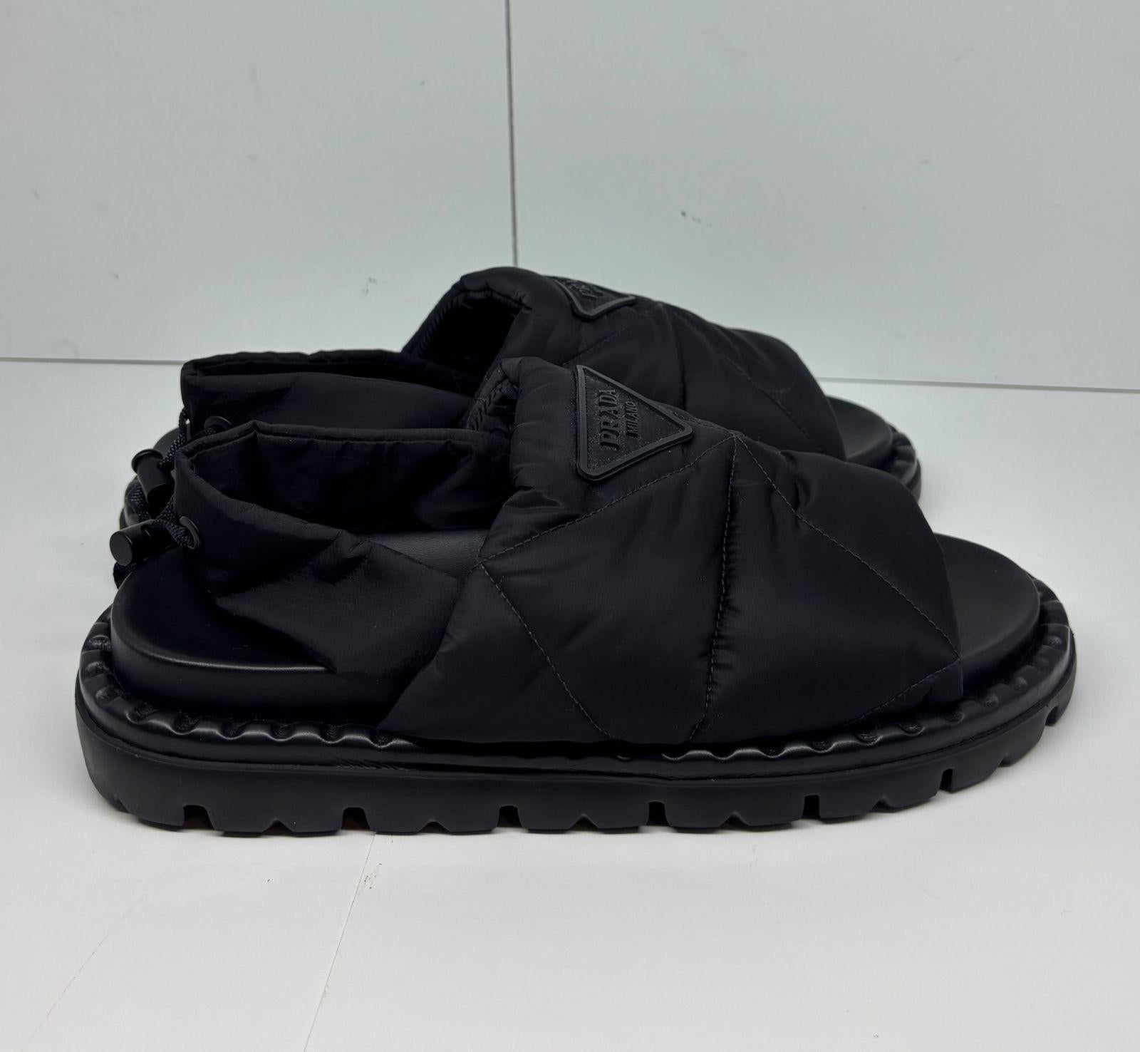 Prada Sandalias Triangle Logo Puffer Slingback Negras en Excelente estado para la venta en Jakarta, Daerah Khusus Ibukota Jakarta