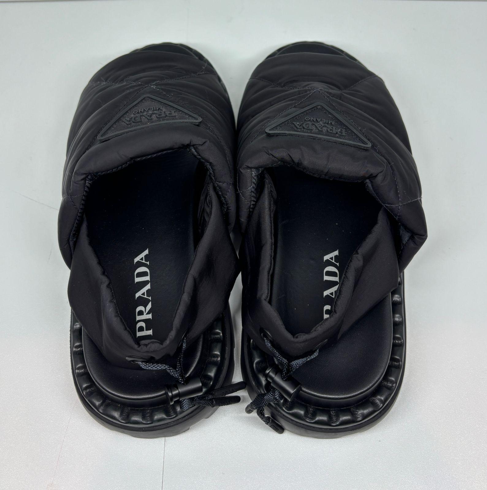 Prada Sandalias Triangle Logo Puffer Slingback Negras en venta 1