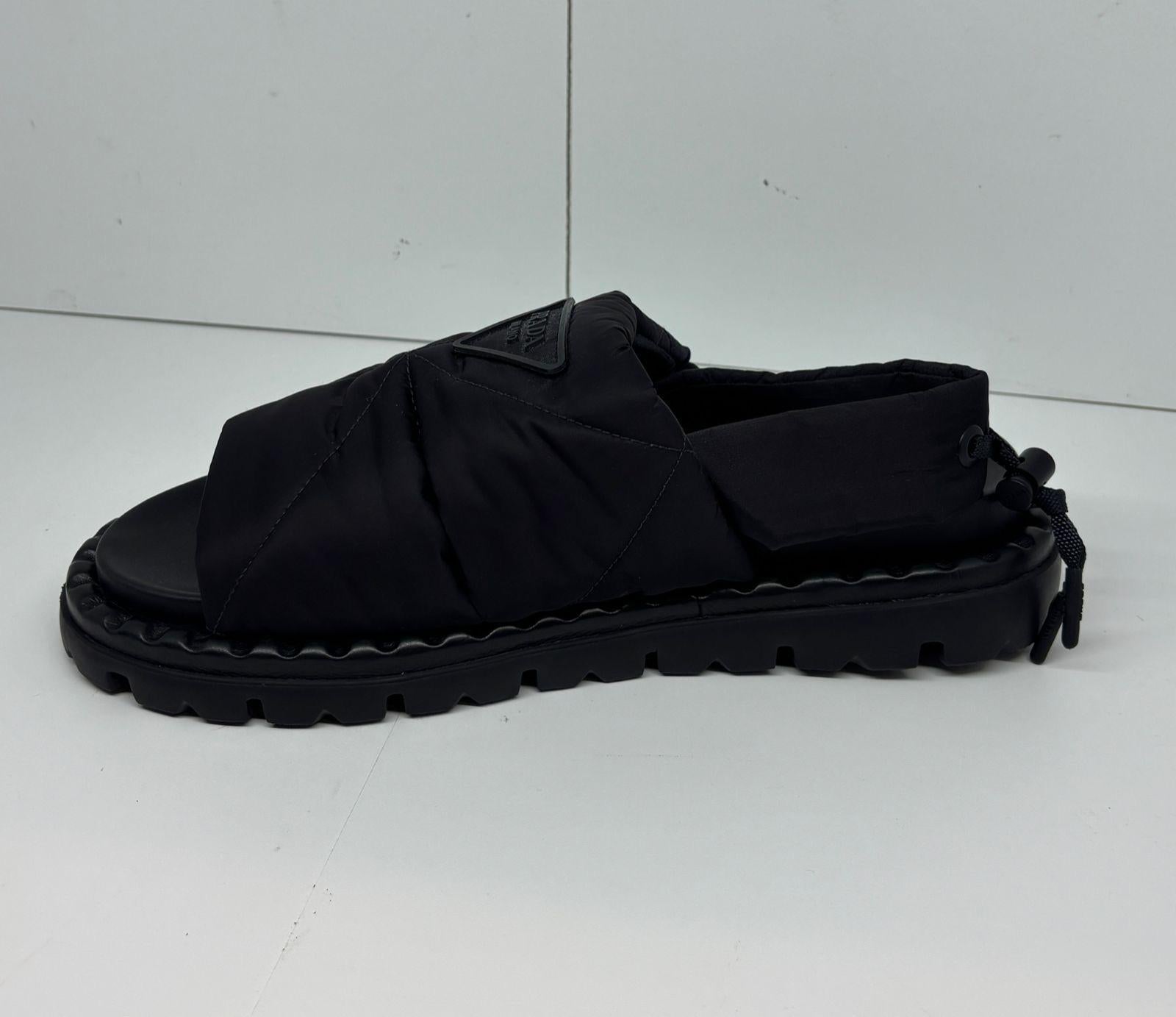 Prada Sandalias Triangle Logo Puffer Slingback Negras en venta 4