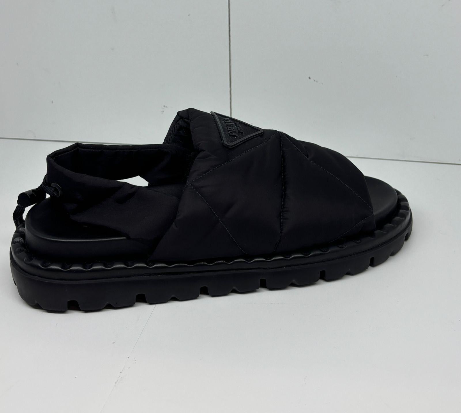 Prada Sandalias Triangle Logo Puffer Slingback Negras en venta 6