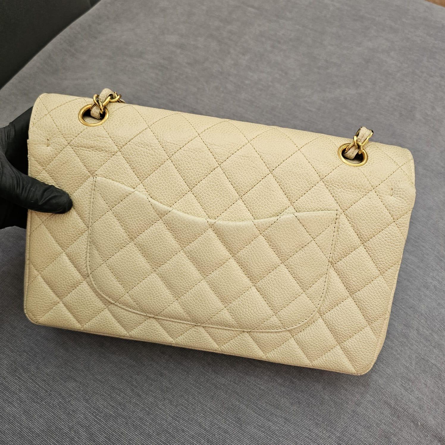 Vintage 1990 Cream Caviar Leather Medium Classic Double Flap Bag en vente 9
