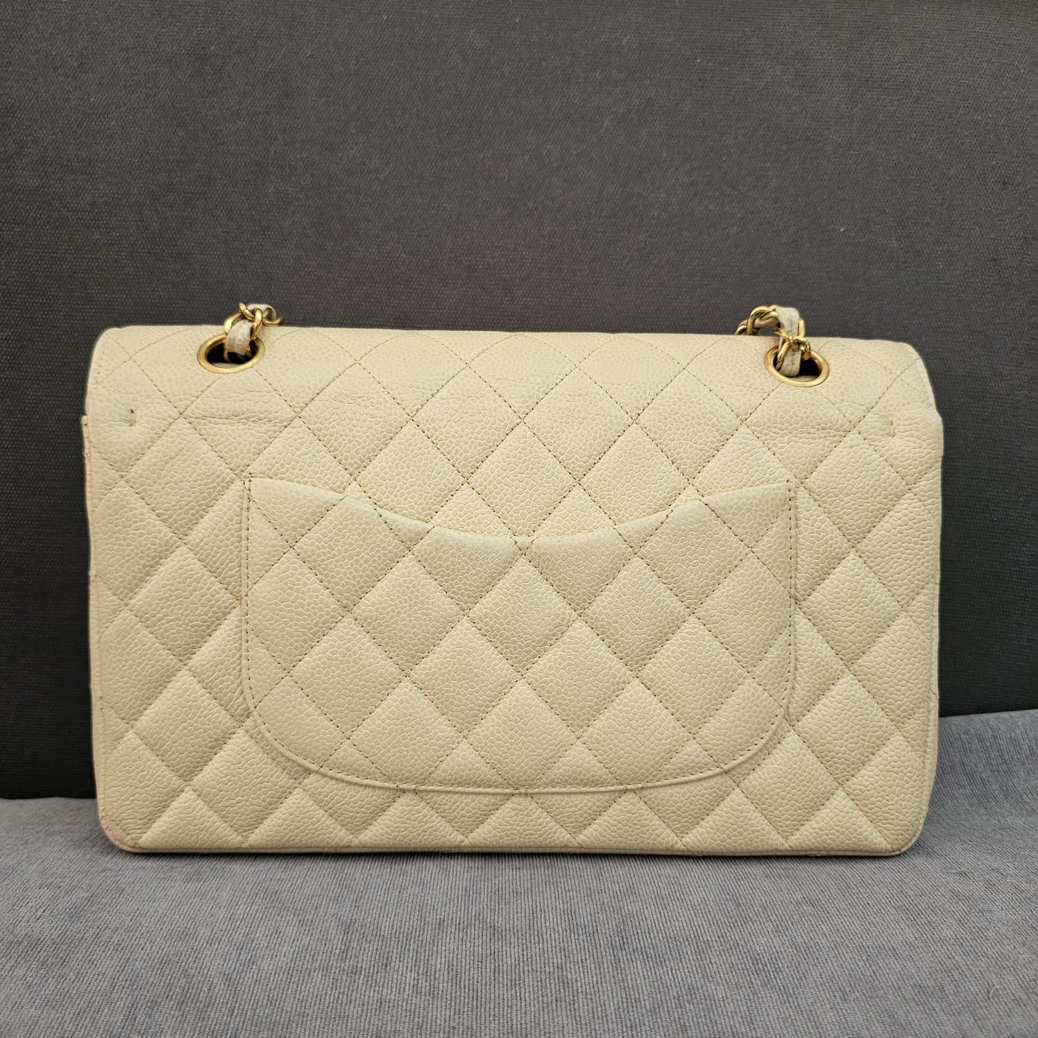 Vintage 1990 Cream Caviar Leather Medium Classic Double Flap Bag en vente 4