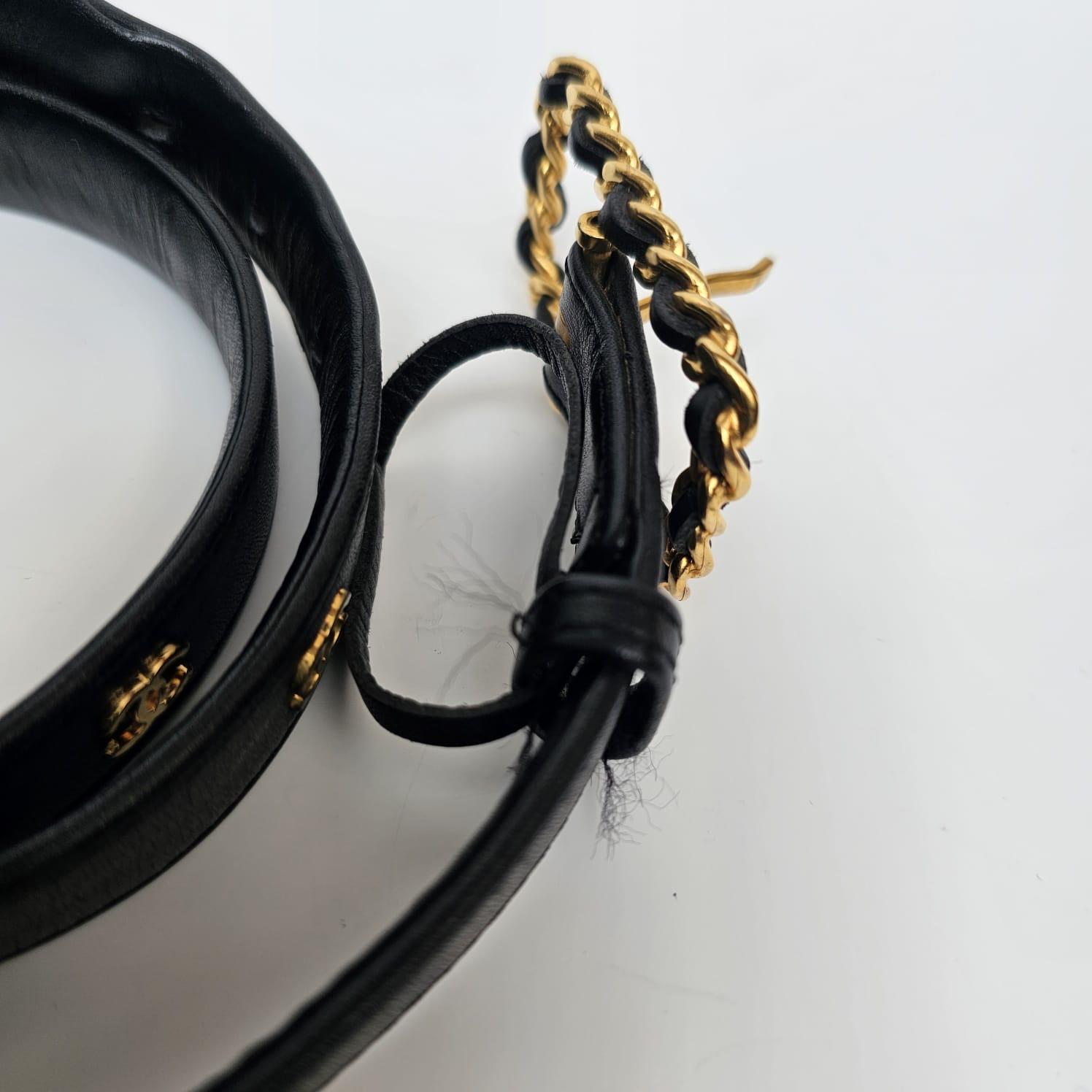 Nero Vintage By 1996 Chanel Cintura sottile in pelle d'agnello nera CC in vendita