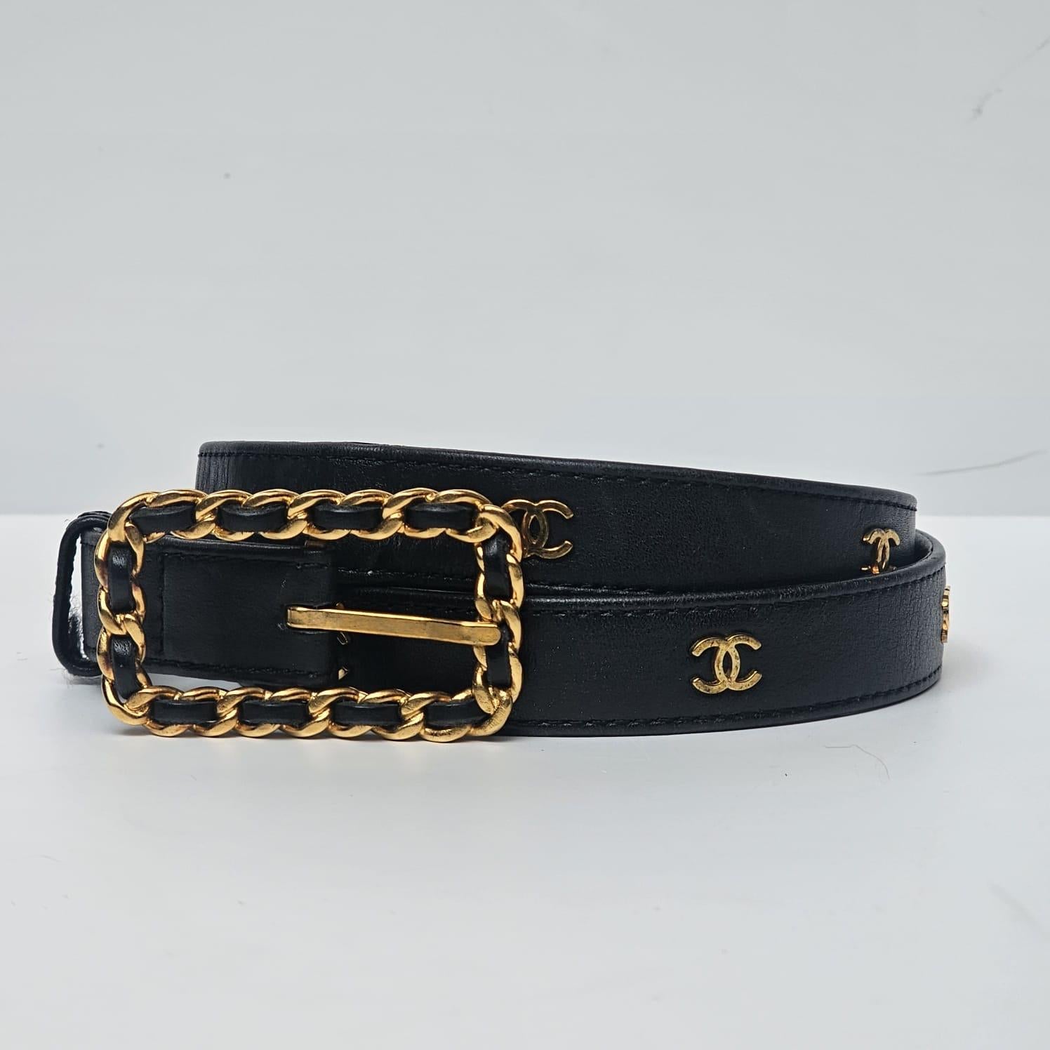Vintage By 1996 Chanel Cintura sottile in pelle d'agnello nera CC in vendita 7