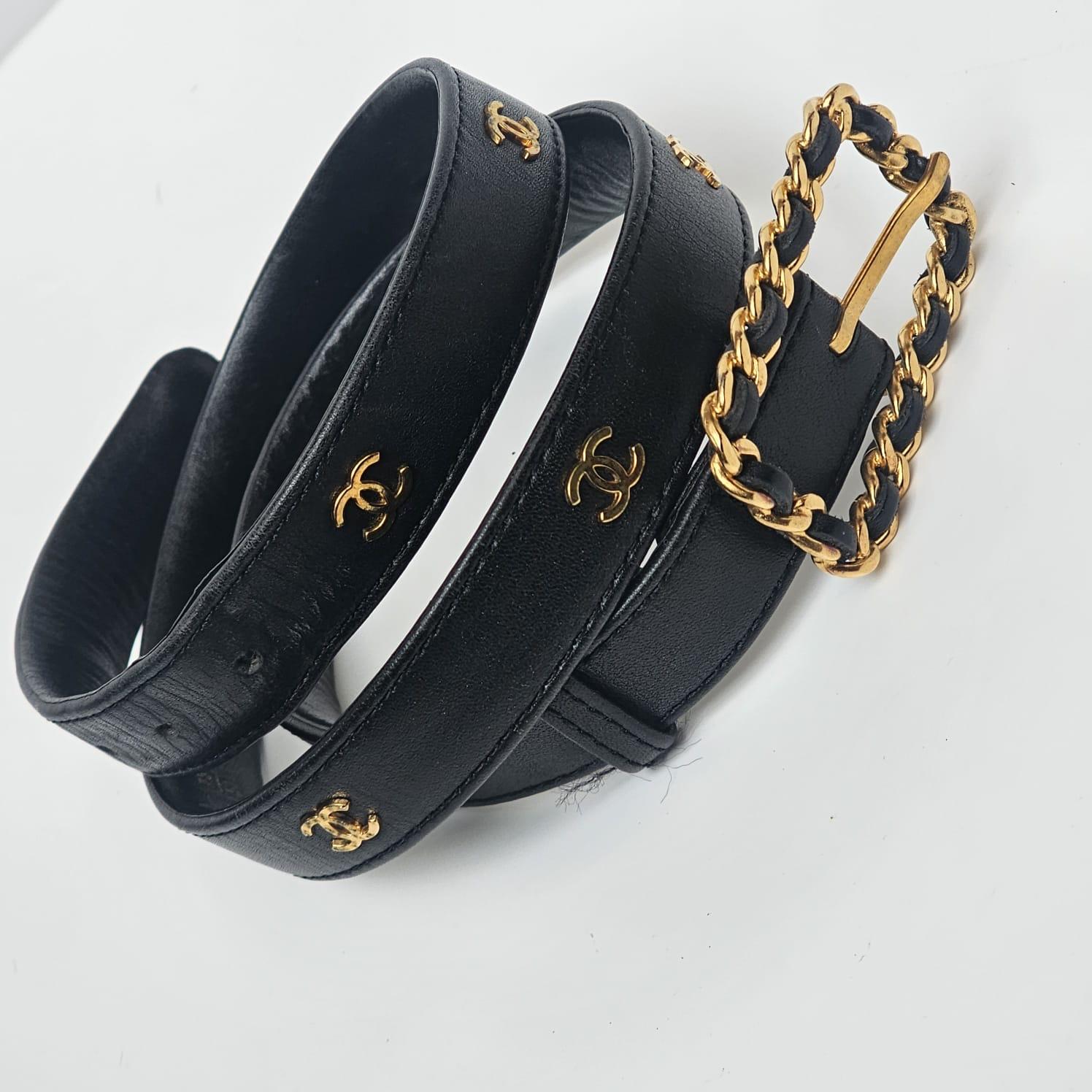 Vintage By 1996 Chanel Cintura sottile in pelle d'agnello nera CC in vendita 4