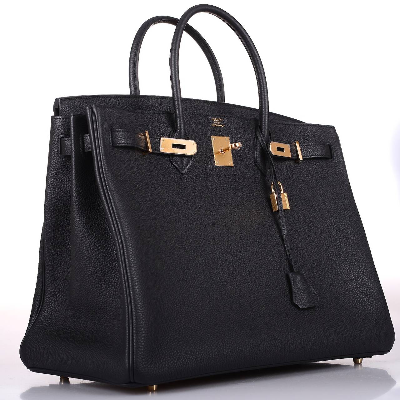 As always, another one of my fab finds! THIS IS A TRUE URBAN LEGEND!
FABULOUS BLACK 40CM IN TOGO & GOLD HARDWARE!

WHAT A TREAT! 

Hermes 40cm Birkin Bag in beautiful forever in style BLACK  LEATHER & GOLD HARDWARE.
 THE BAG IS ABSOLUTELY