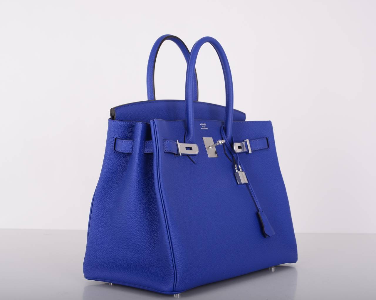 As always, another one of my fab finds! NEW INCREDIBLE Hermes BIRKIN BAG 35cm BLUE ELECTRIQUE in beautiful TOGO leather with palladium hardware.

This bag is brand new with original box and accessories.