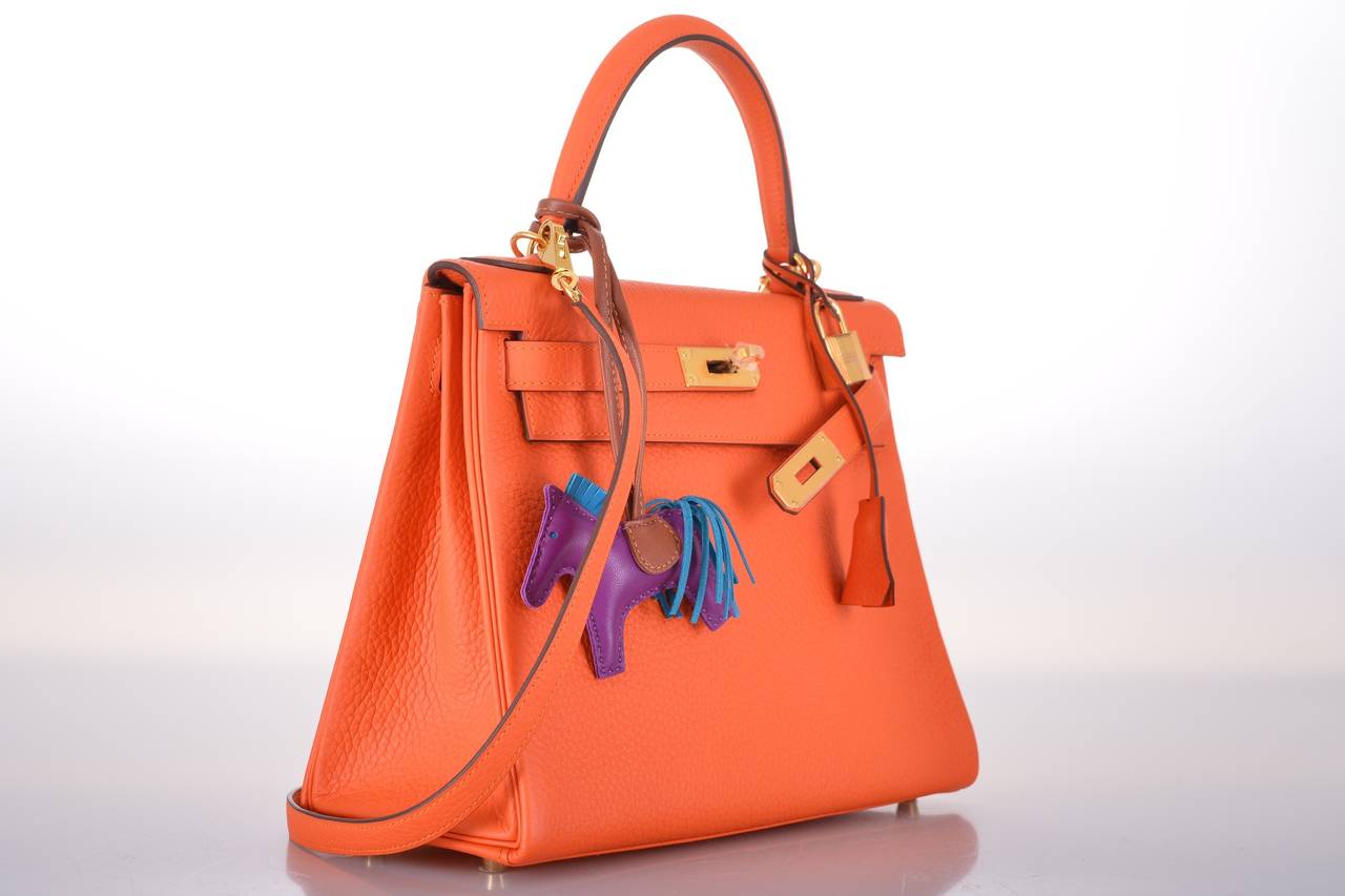 HERMES KELLY BAG 28cm FEU FIRE ORANGE TOGO GOLD HARDWARE JaneFinds In New Condition In NYC Tri-State/Miami, NY