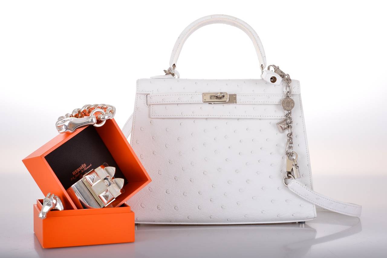 As always, another one of my fab finds! The Hermes 25cm KELLY in beautiful IMPOSSIBLE-TO-GET WHITE OSTRICH with PALLADIUM hardware!

From the JaneFinds personal collection.

This bag comes with lock, keys, clochette, a sleeper for the bag, rain