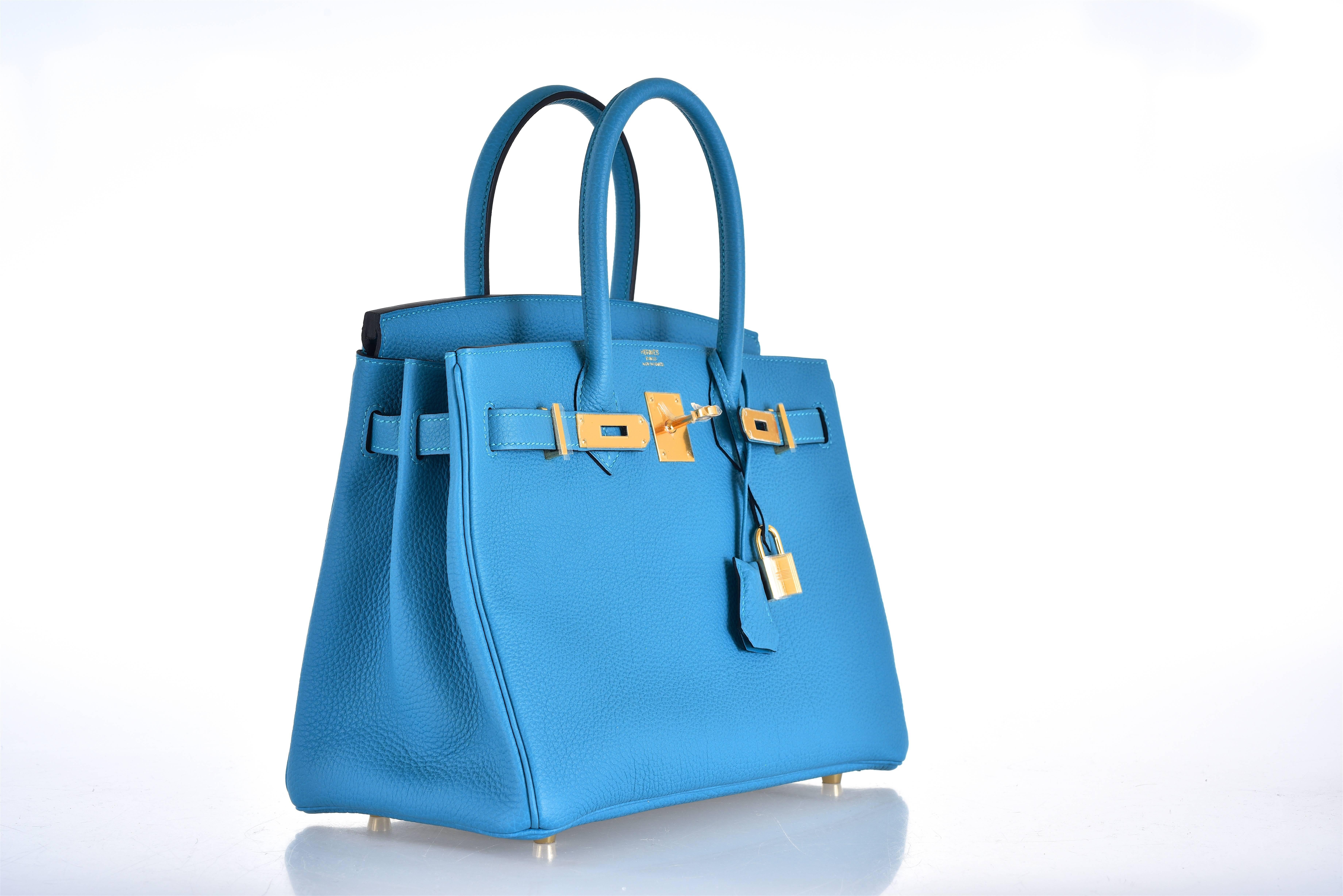 As always, another one of my fab finds! TURQUOISE Hermes BIRKIN BAG 30cm with 2DIE 4 GOLD hardware.
THE COLOR IS A REALLY GORGEOUS BRIGHT TURQUOISE!

This bag comes with lock, keys, clochette, a sleeper for the bag, rain protector, and box.
The bag