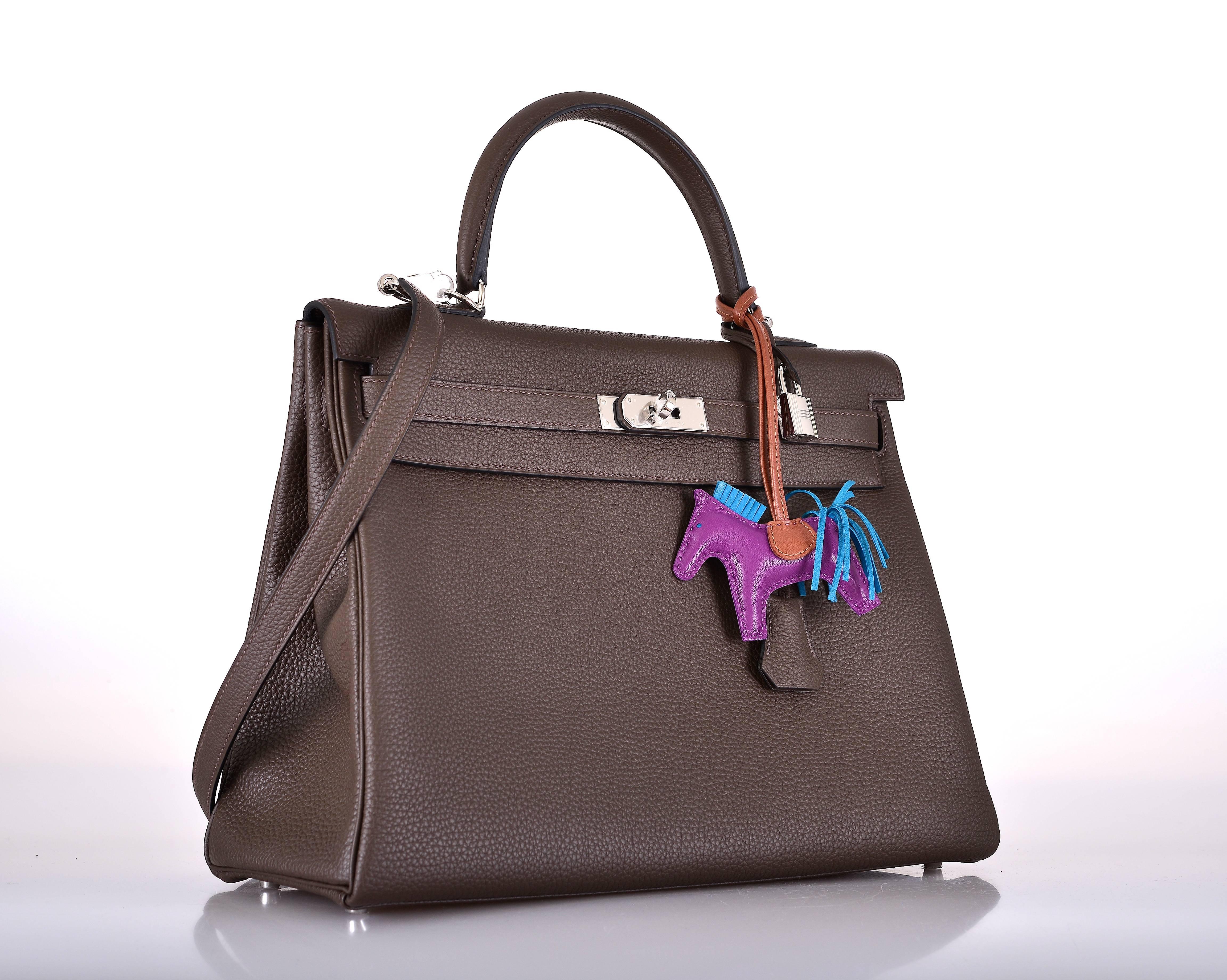 As always, another one of my incredible finds. This color is classic and forever in style!

Gorgeous 35cm new color Ecorce Togo leather Kelly with Chevre interior and palladium hardware.

Here is your chance to grab this bag! Absolutely new!