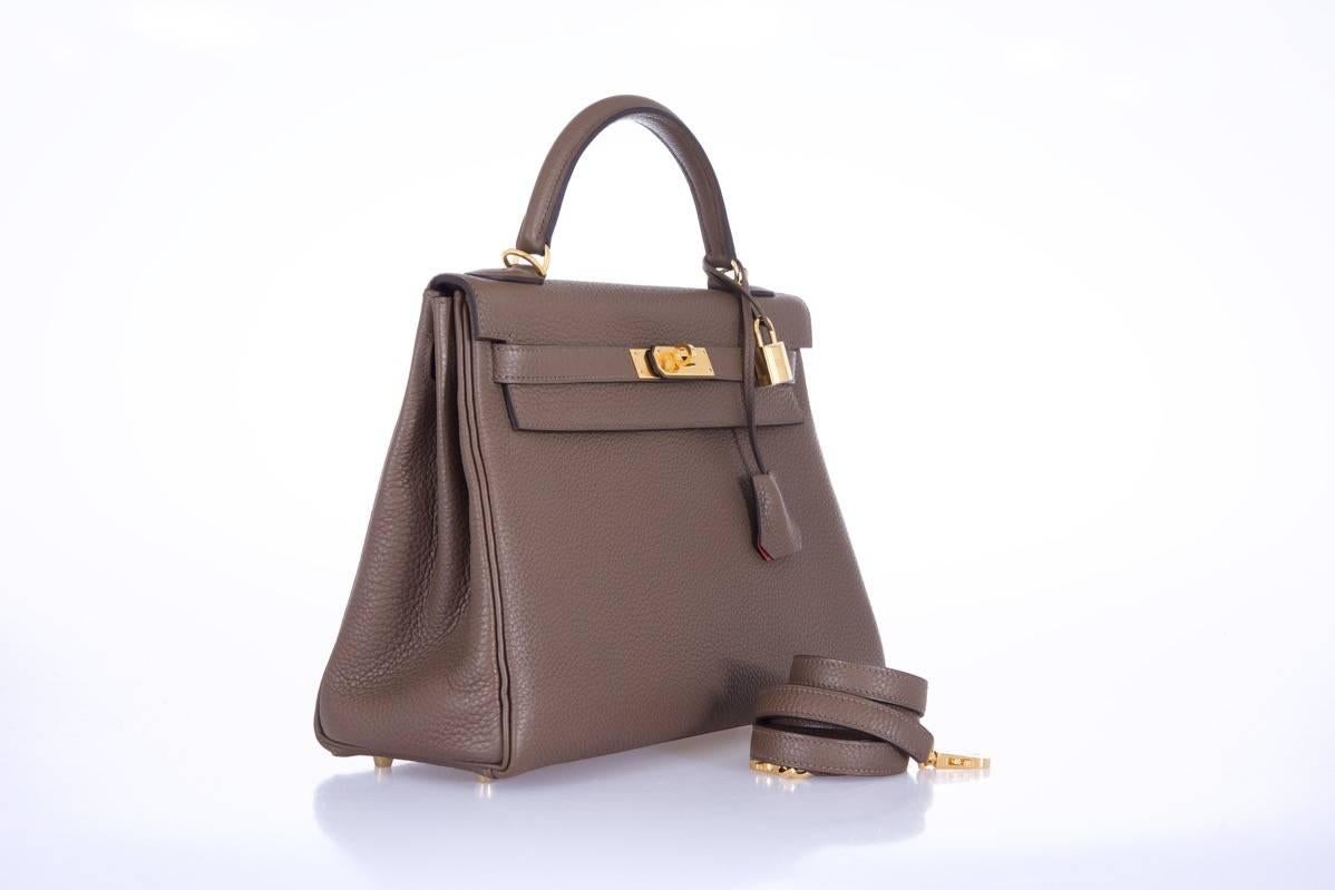 Hermes Kelly Bag 32cm Stunning HSS Special Order Taupe Rose Shocking Brushed Gold hardware.
 
New Condition

12.5" Width x 9" Height x 4” 

Stunning neutral combination 

Comes full set with keys, lock, clochette, shoulder strap, a sleeper