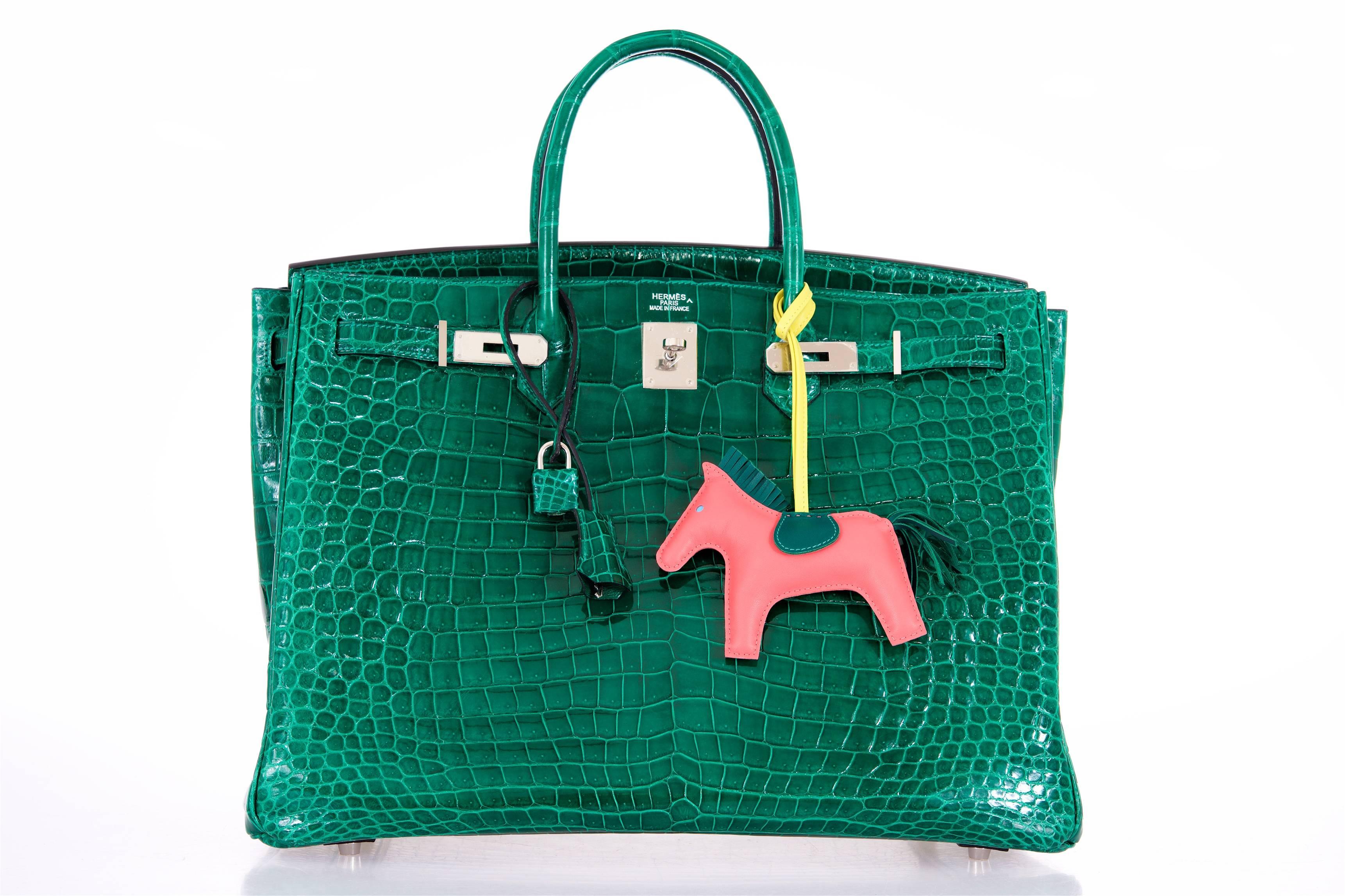 Hermes 40cm Shiny Braise Porosus Crocodile Birkin Bag with Palladium Hardware. 



new Condition.
15.5″ Width x 11″ Height x 8″ Depth. 

Hermes Birkin Bag 40CM Emerald Green Crocodile (vert Émeraude) PHW


Hermes Birkin 40cm in the most beautiful,