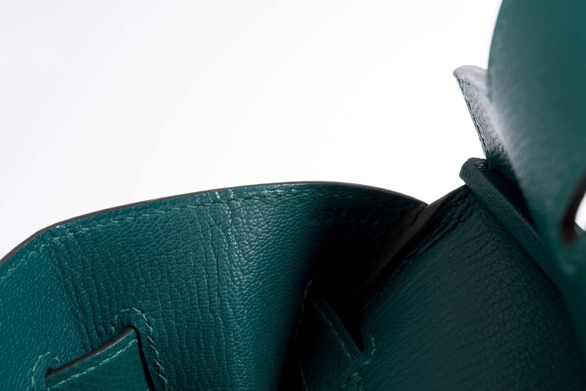 New Condition

This Hermes Malachite Birkin 35cm in epsom  leather with palladium hardware.

Launched in the 2013 Autumn Winter collection, the name Malachite derives from a type of gemstone.
A smoky green, just like the gallant peacock, producing a
